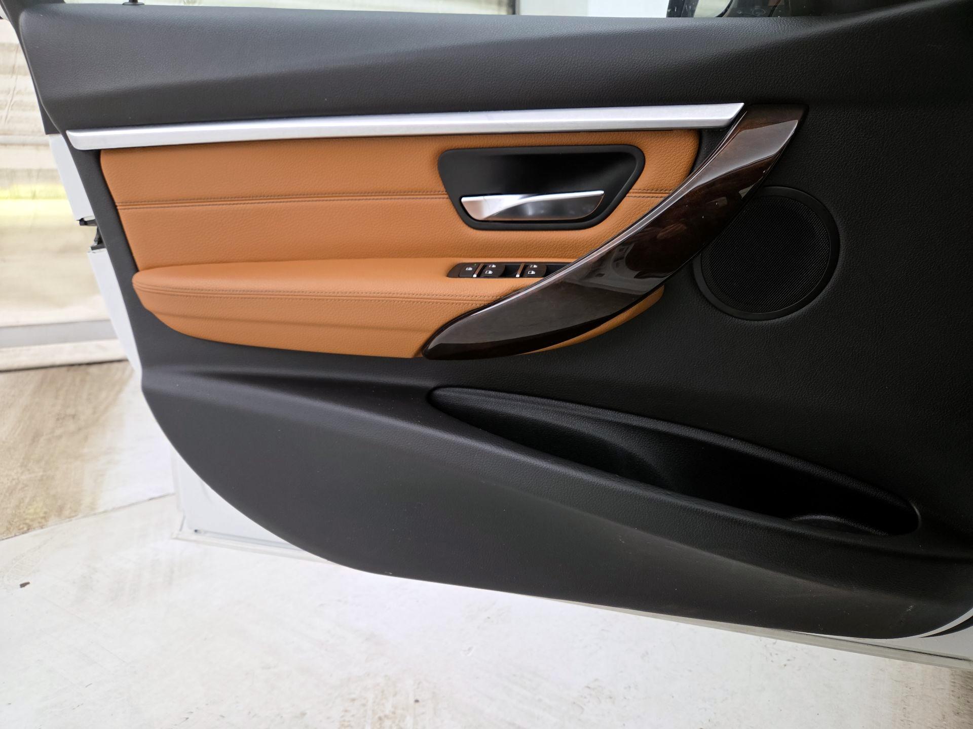 Thumbnail: 2018 BMW 3 Series - 12