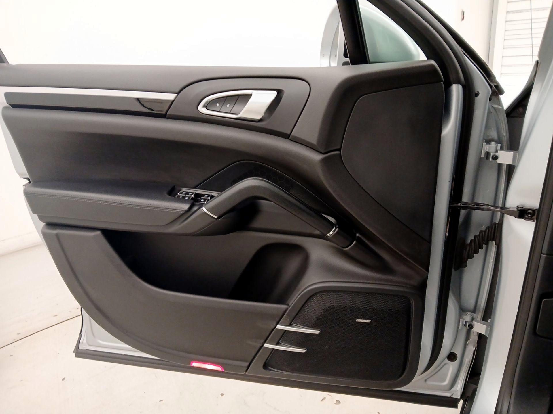 Thumbnail: 2018 Porsche Cayenne - 12