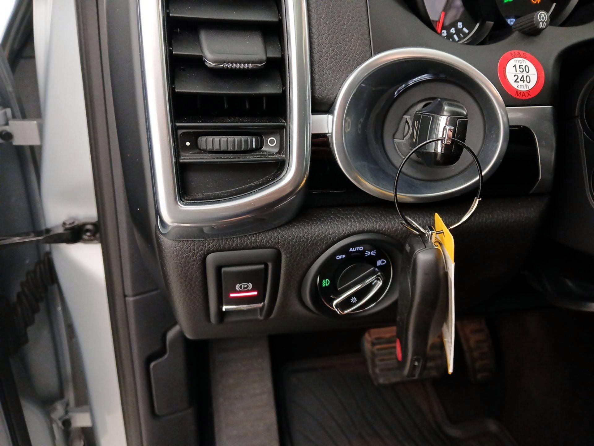 Thumbnail: 2018 Porsche Cayenne - 13