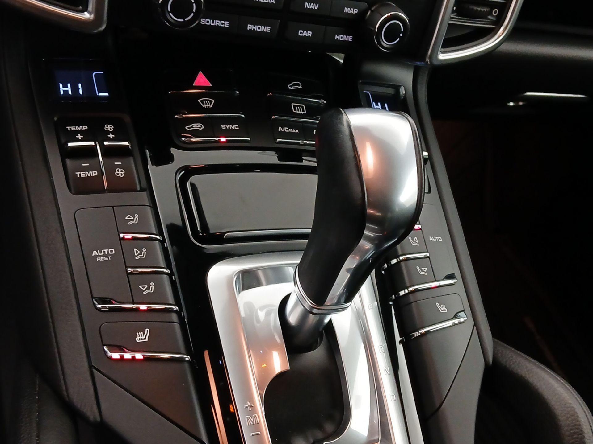 Thumbnail: 2018 Porsche Cayenne - 16