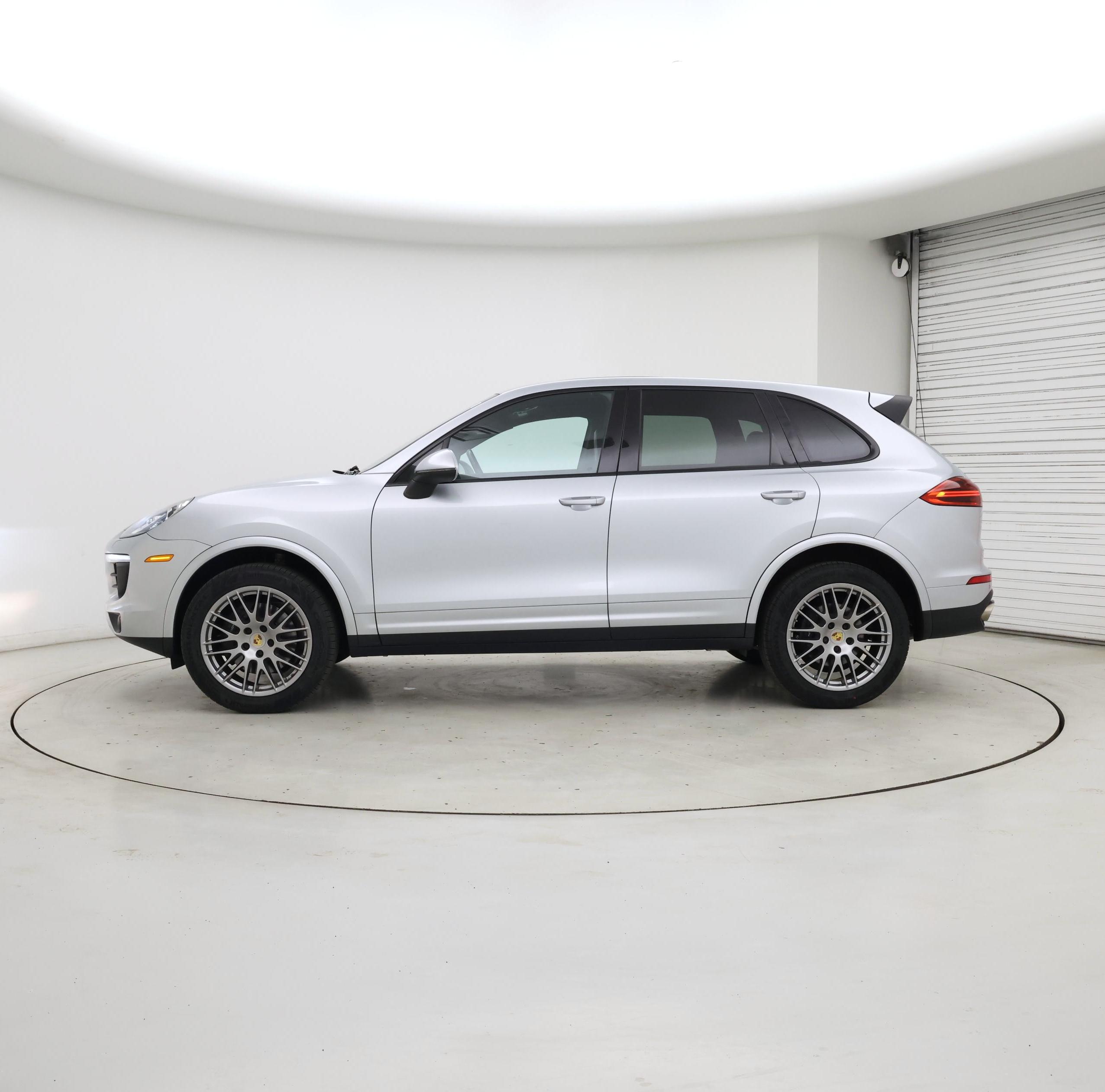 Thumbnail: 2018 Porsche Cayenne - 3