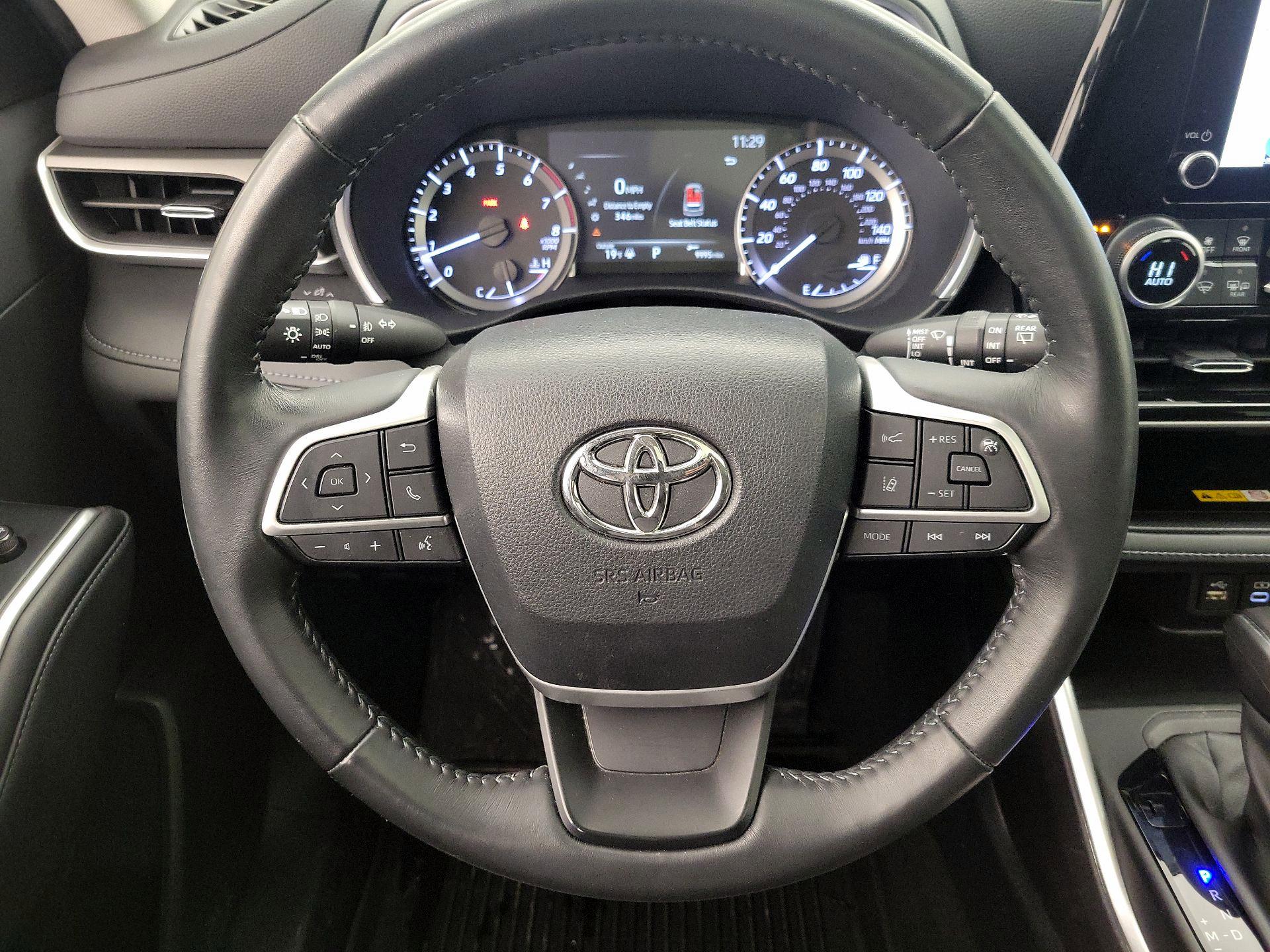 Thumbnail: 2023 Toyota Highlander - 10