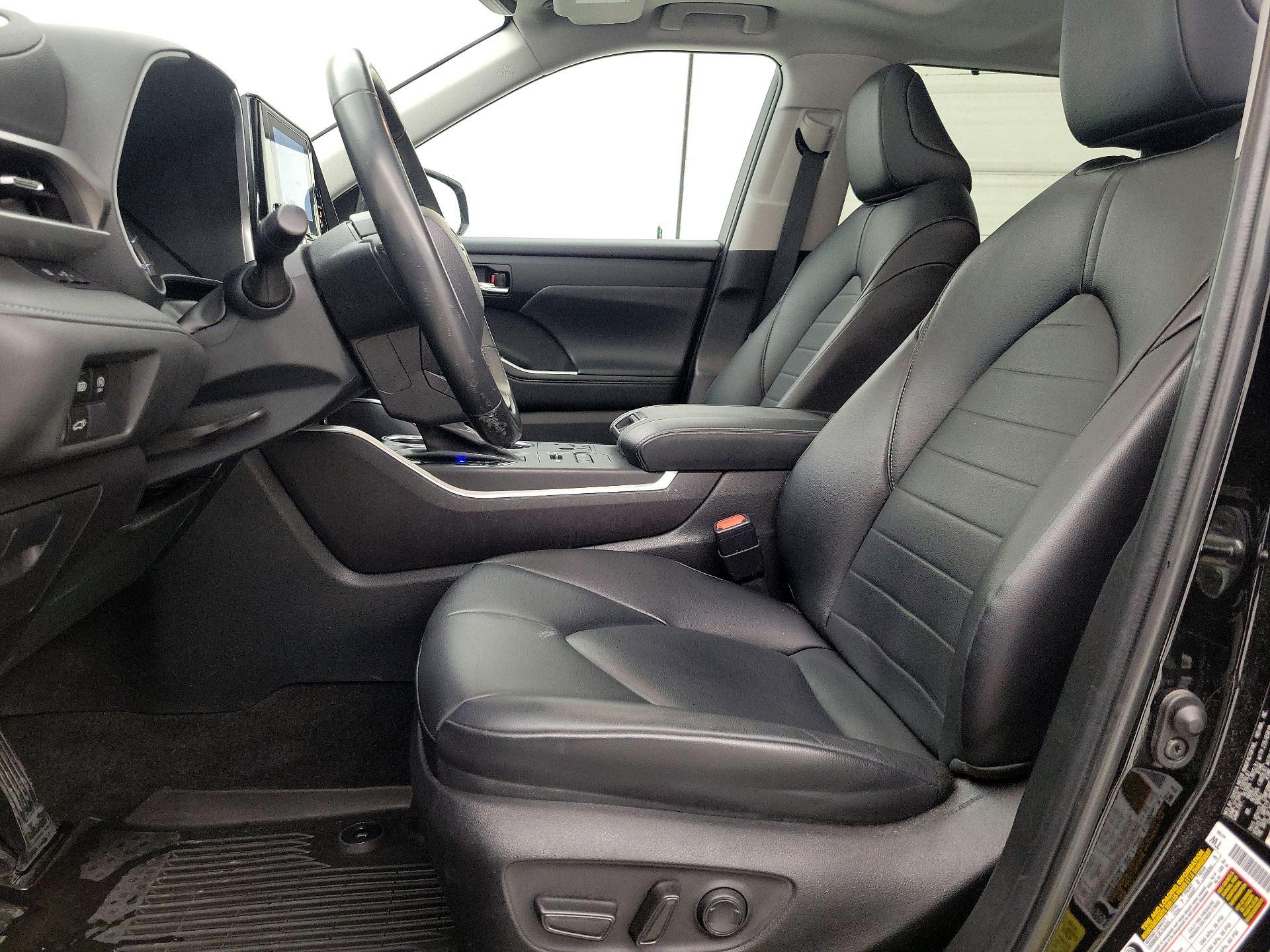 Thumbnail: 2023 Toyota Highlander - 11