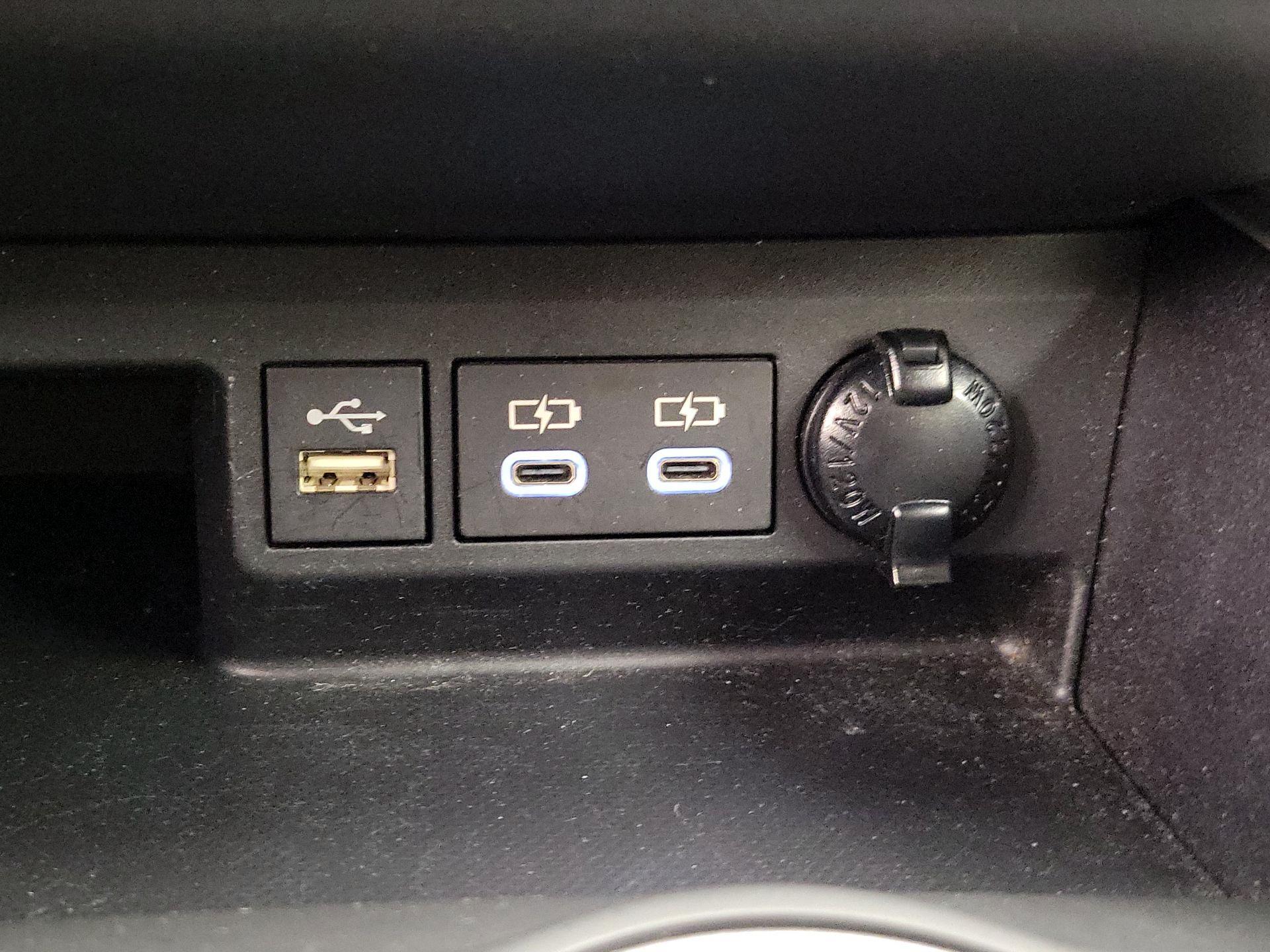 Thumbnail: 2023 Toyota Highlander - 18