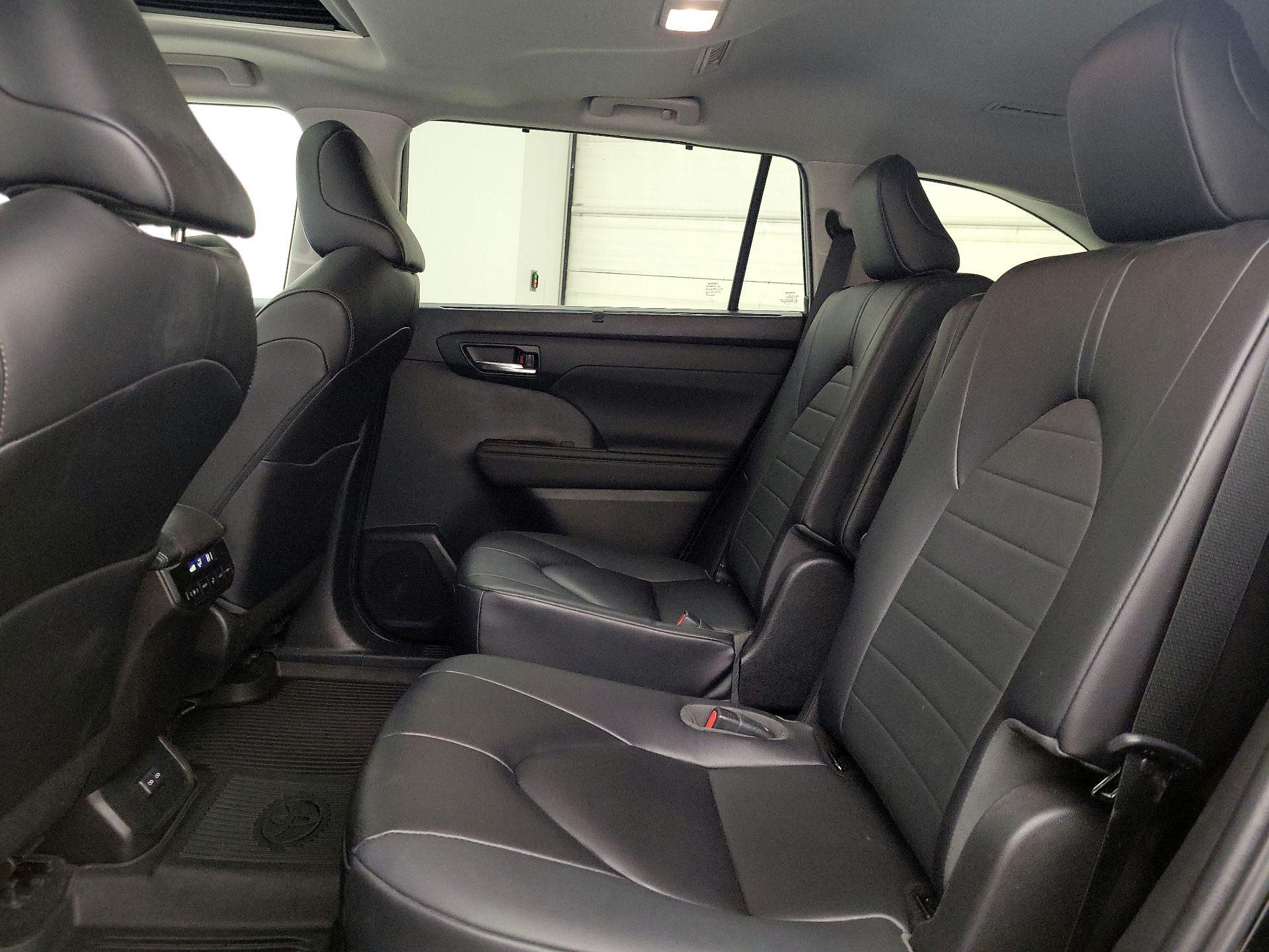 Thumbnail: 2023 Toyota Highlander - 20