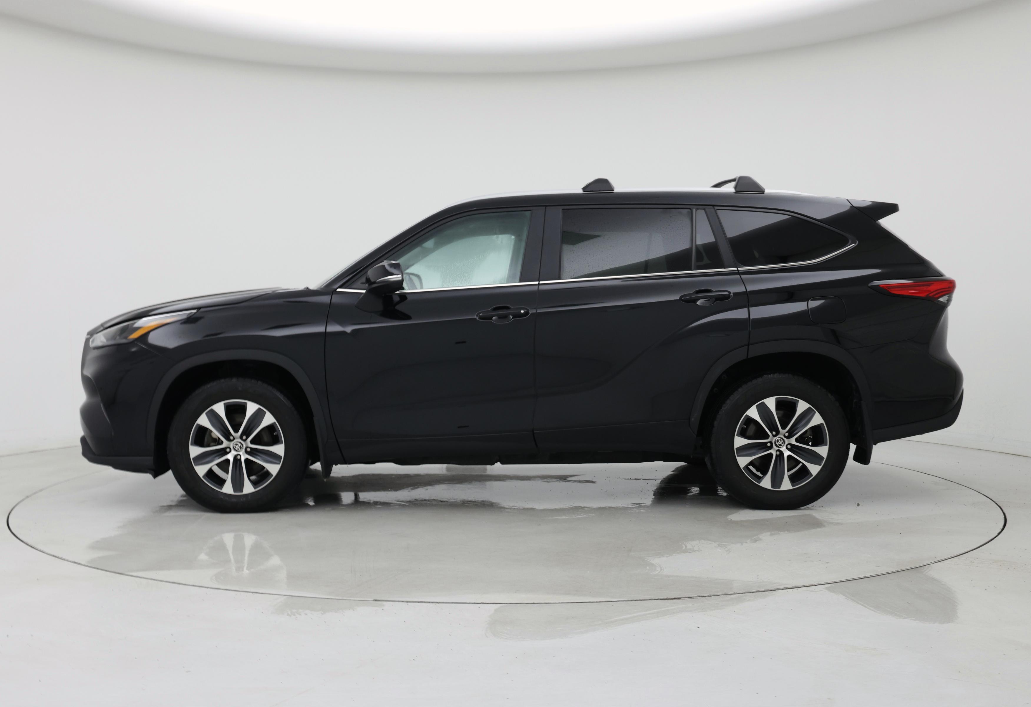 Thumbnail: 2023 Toyota Highlander - 3