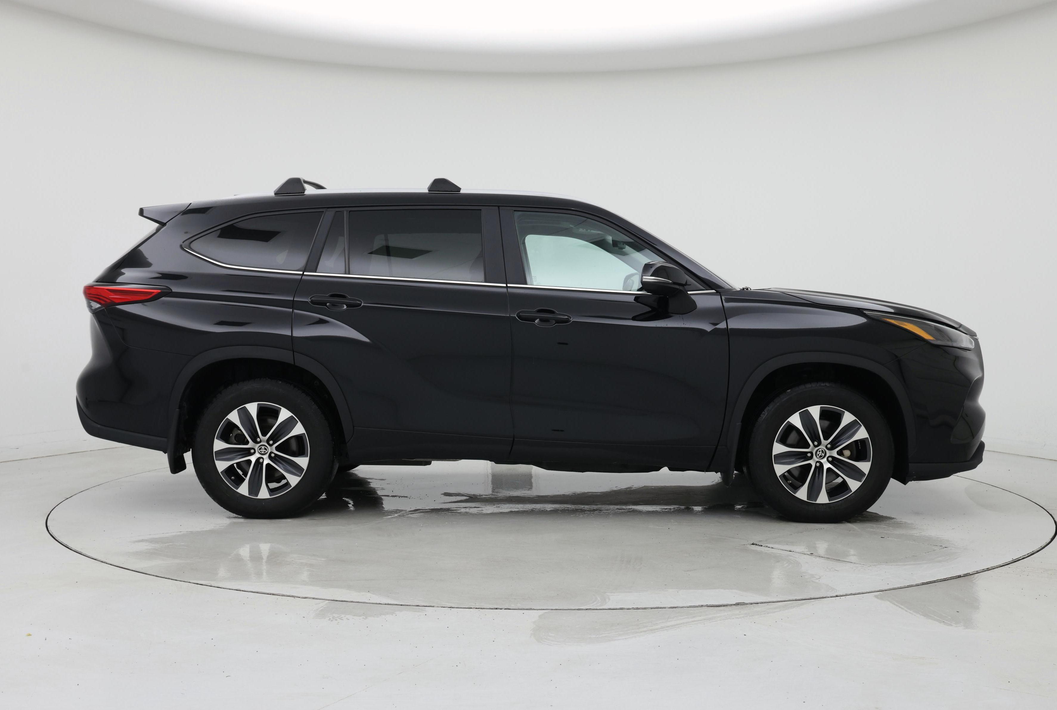 Thumbnail: 2023 Toyota Highlander - 7