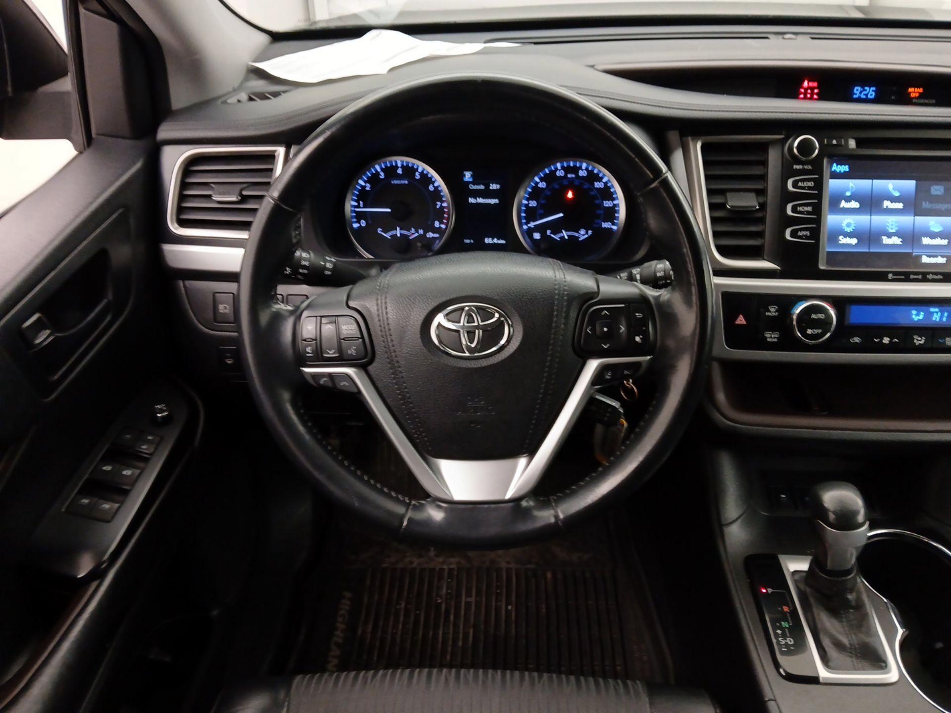 Thumbnail: 2017 Toyota Highlander - 10