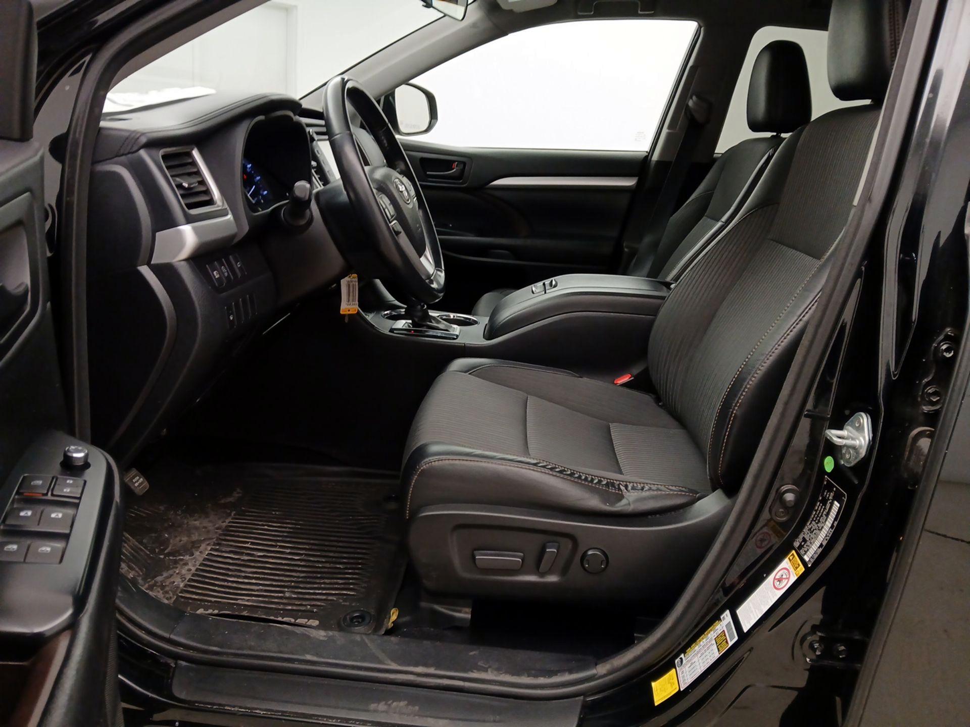 Thumbnail: 2017 Toyota Highlander - 11