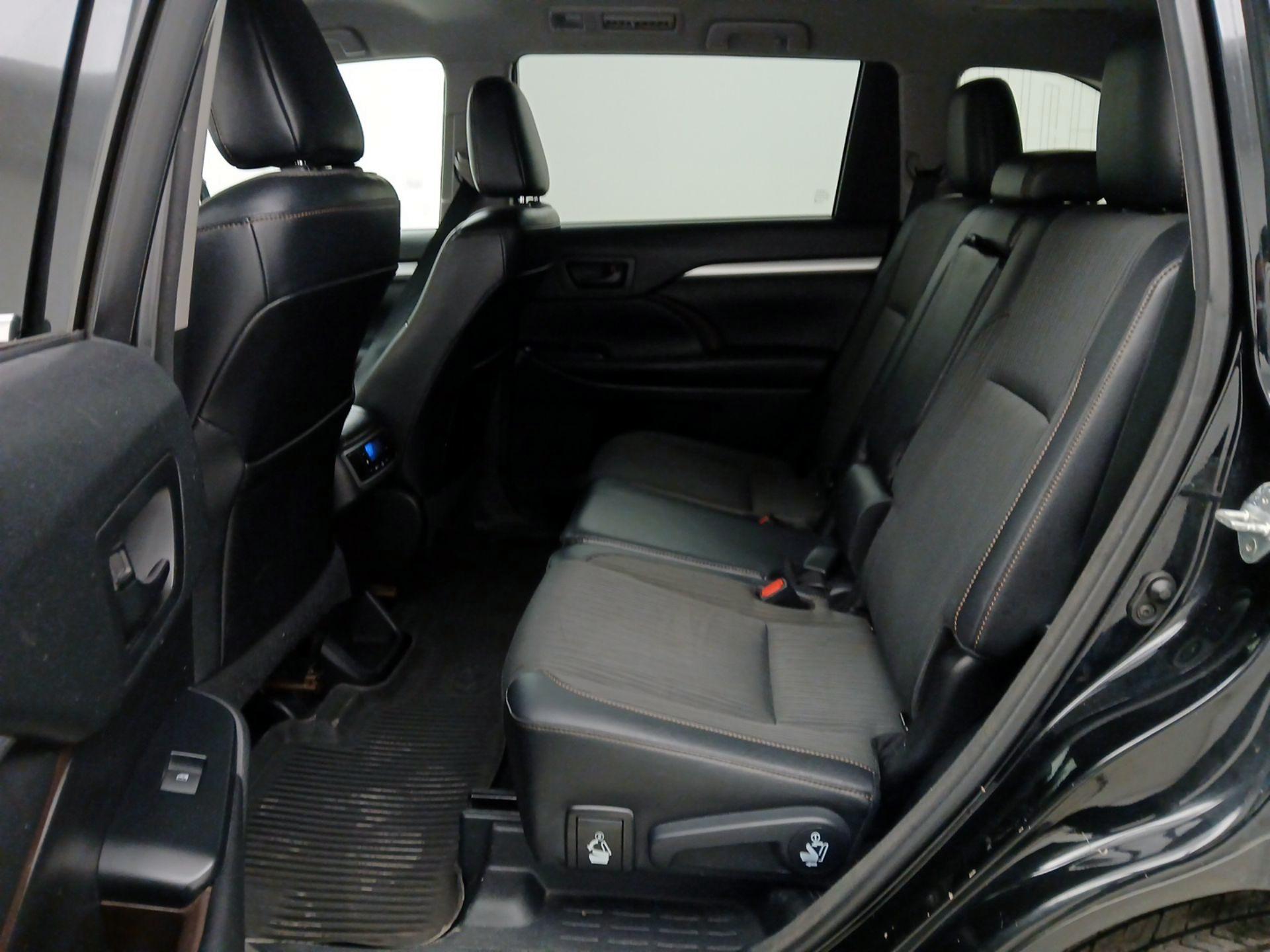 Thumbnail: 2017 Toyota Highlander - 19