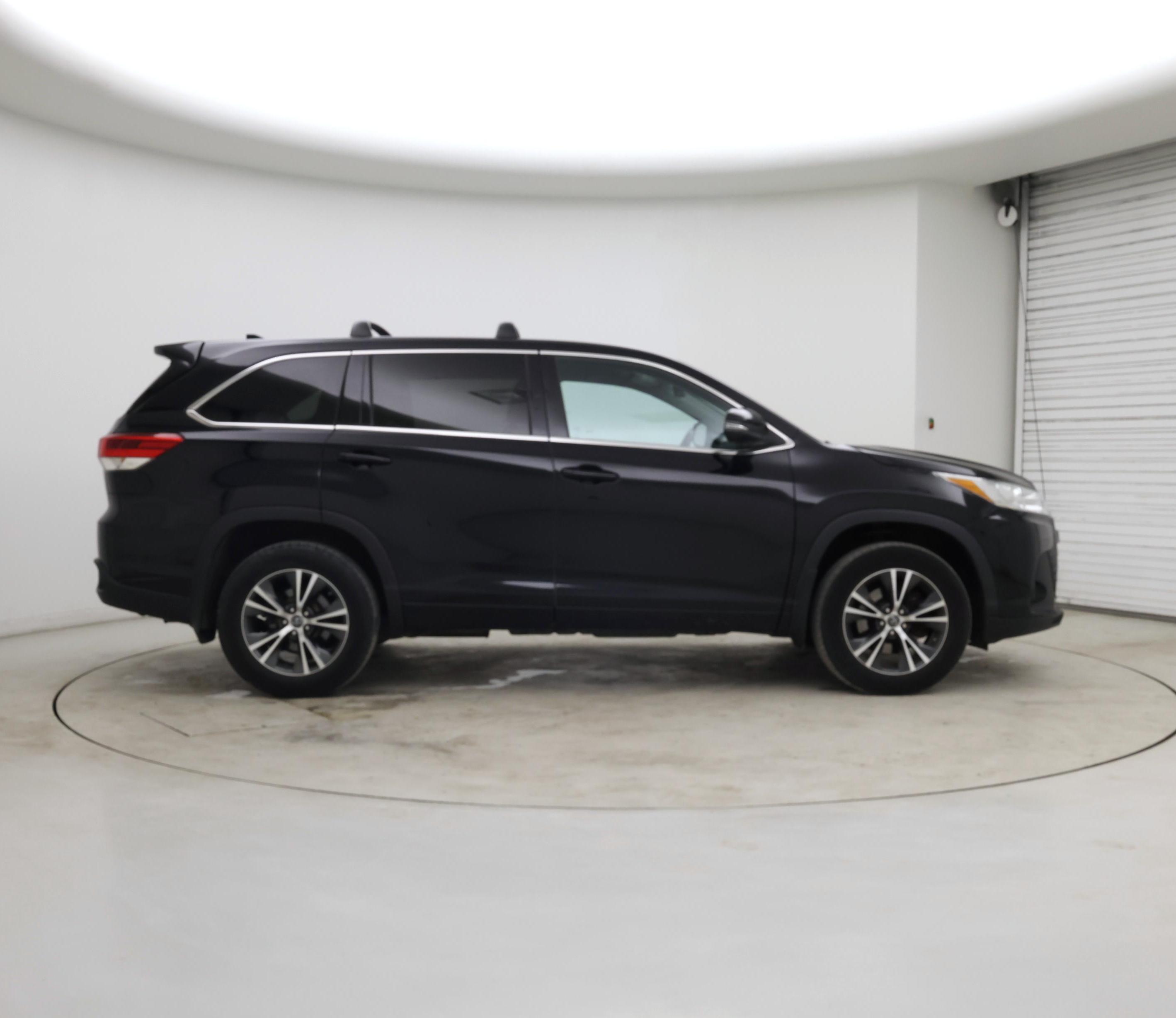 Thumbnail: 2017 Toyota Highlander - 7