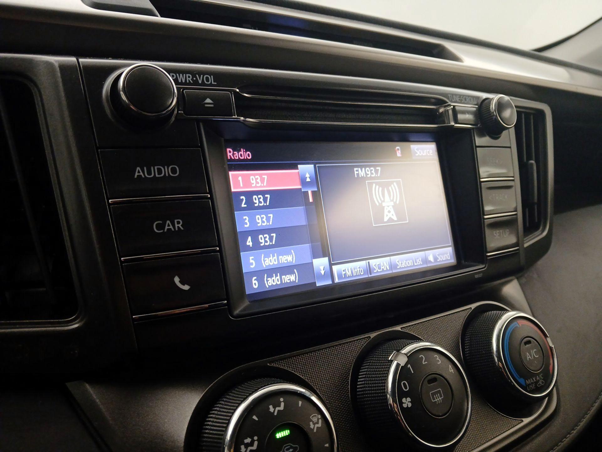 Thumbnail: 2015 Toyota RAV4 - 15