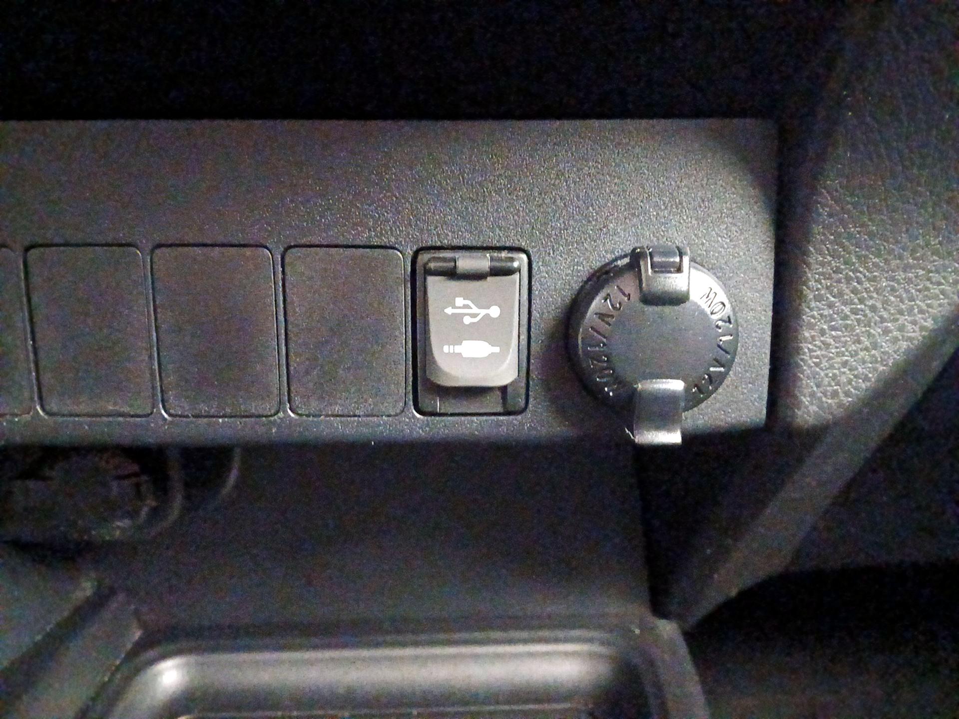 Thumbnail: 2015 Toyota RAV4 - 18