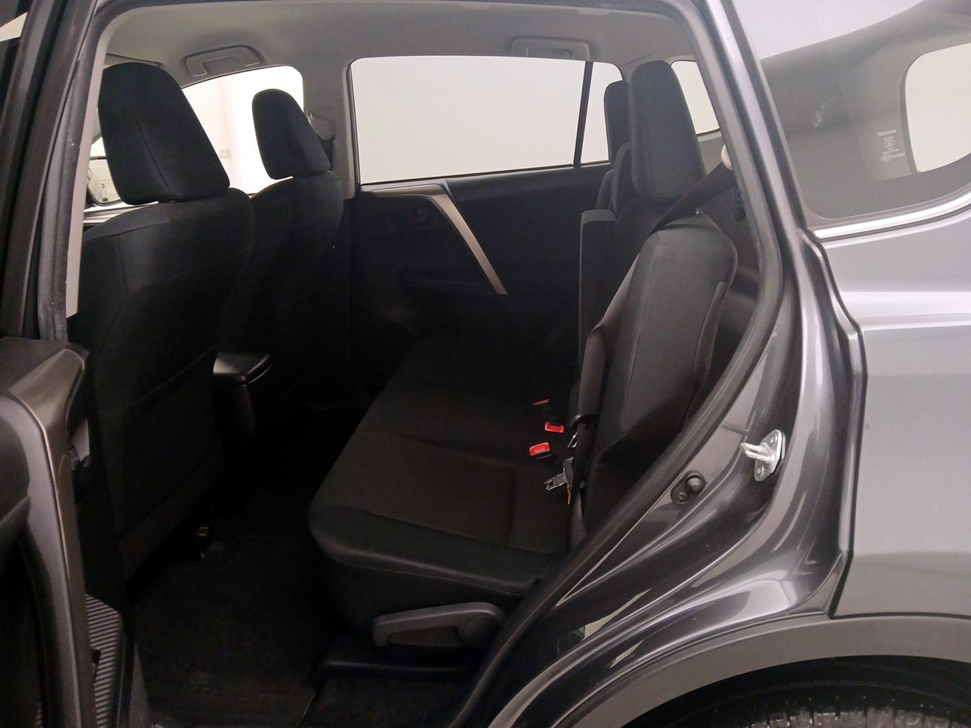 Thumbnail: 2015 Toyota RAV4 - 19