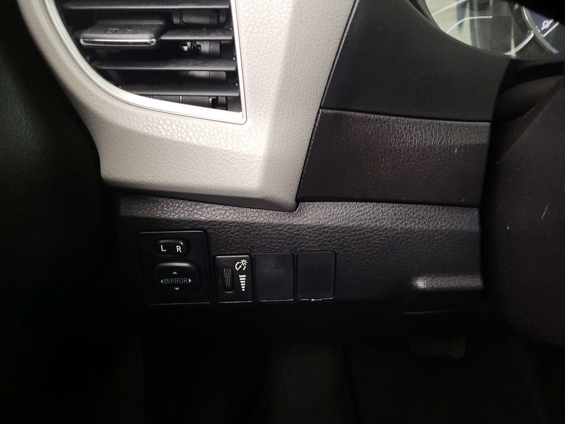 Thumbnail: 2016 Toyota Corolla - 13