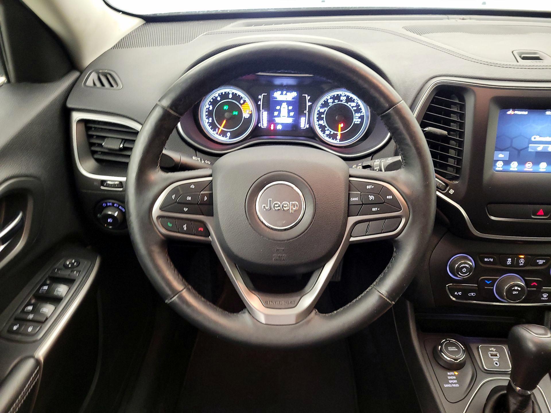 Thumbnail: 2019 Jeep Cherokee - 10