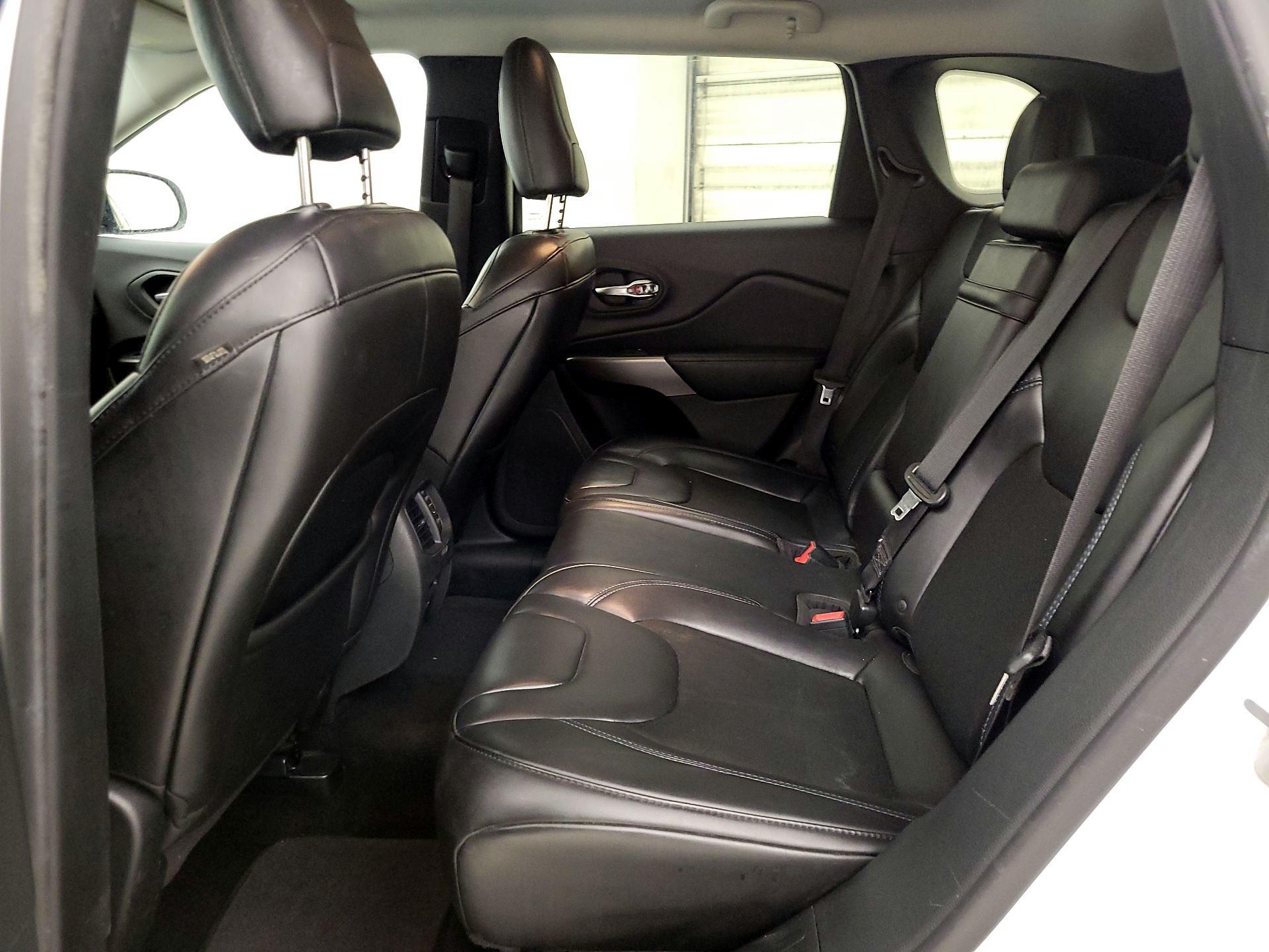 Thumbnail: 2019 Jeep Cherokee - 19