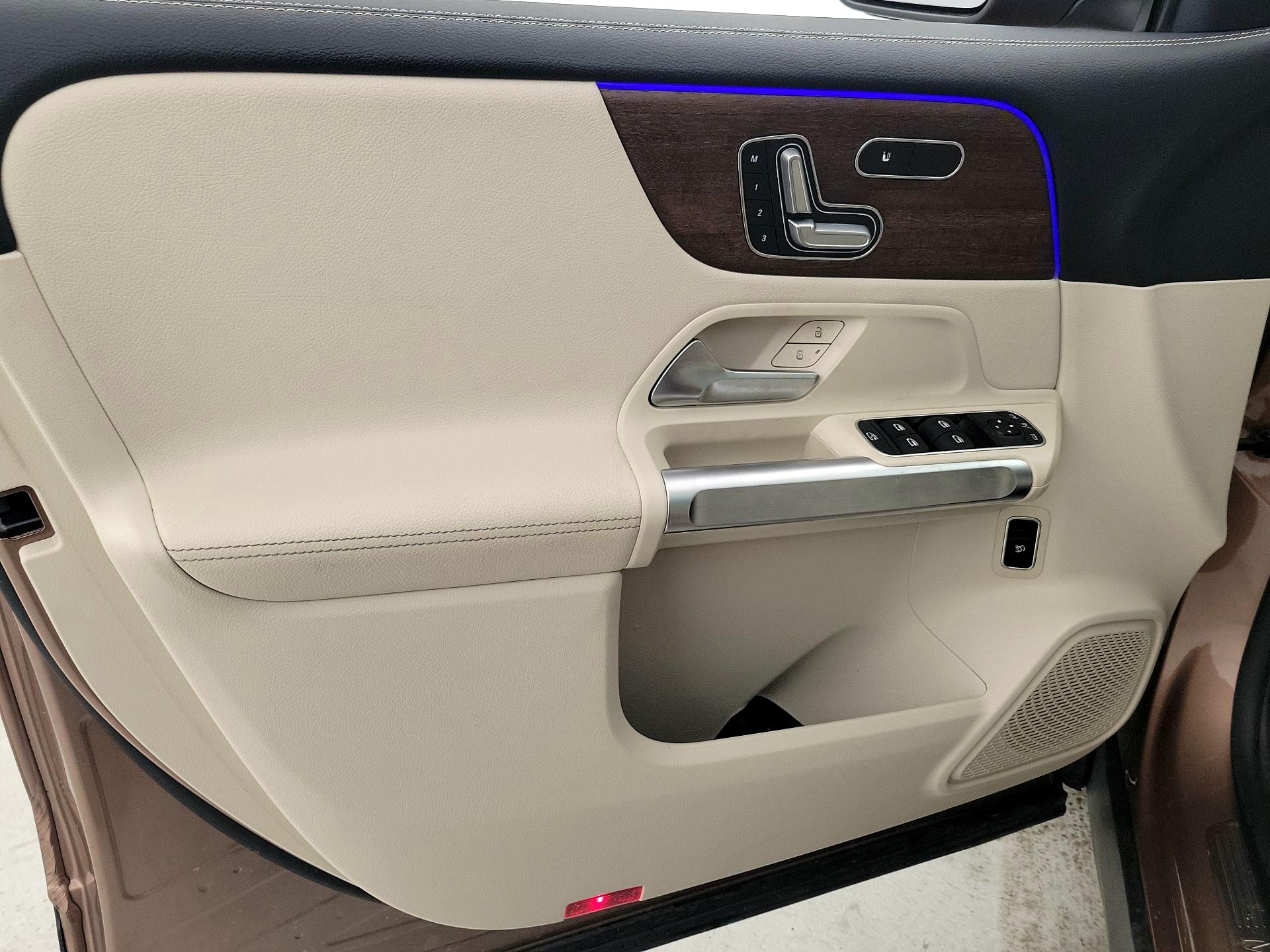 Thumbnail: 2023 Mercedes-Benz GLB - 12