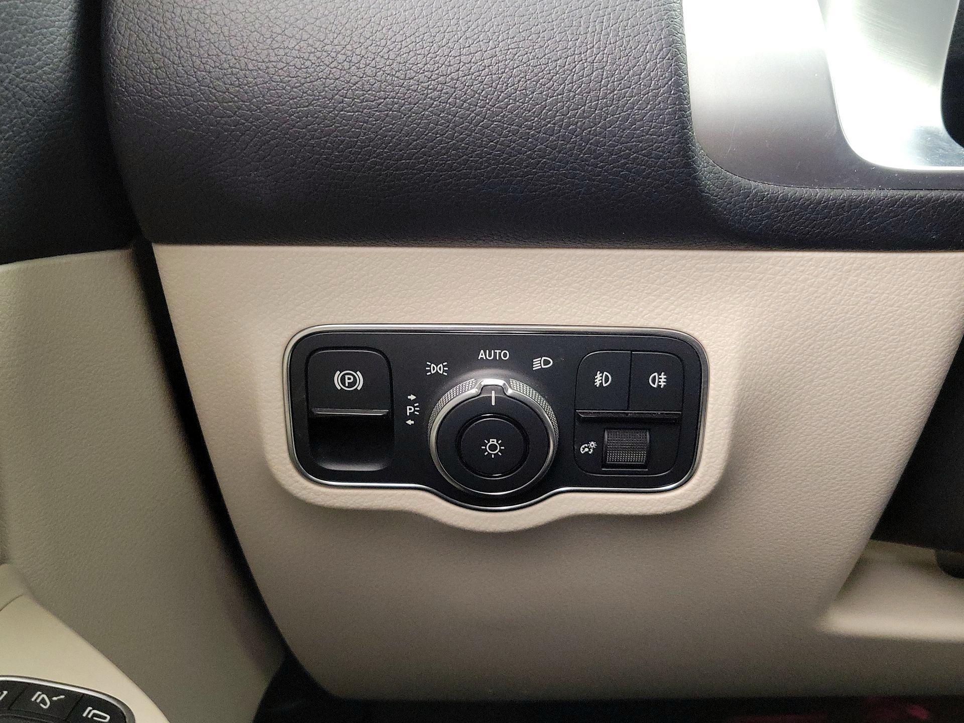 Thumbnail: 2023 Mercedes-Benz GLB - 13