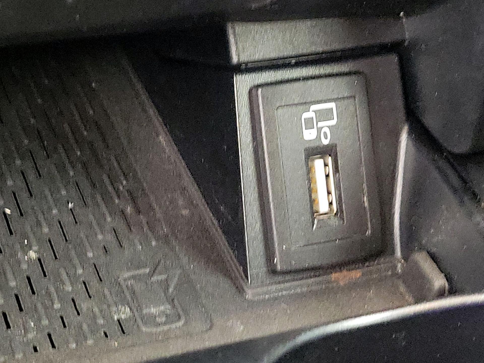 Thumbnail: 2019 Mercedes-Benz C-Class - 19