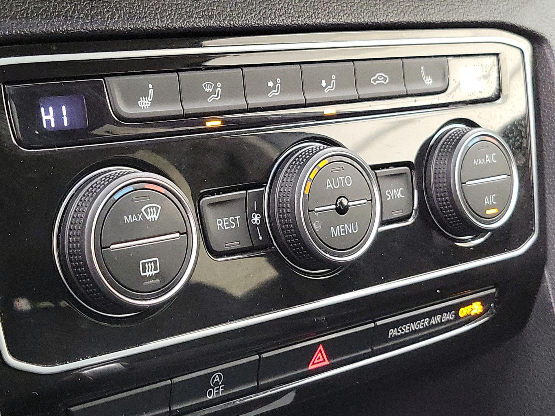 Thumbnail: 2022 Volkswagen Atlas - 16