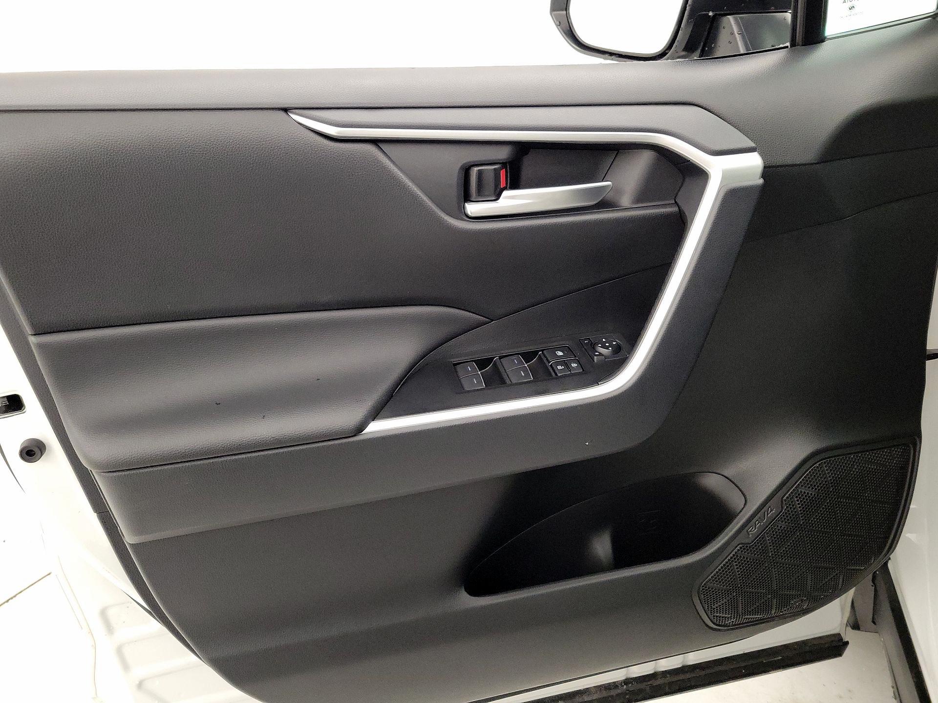 Thumbnail: 2025 Toyota RAV4 - 12