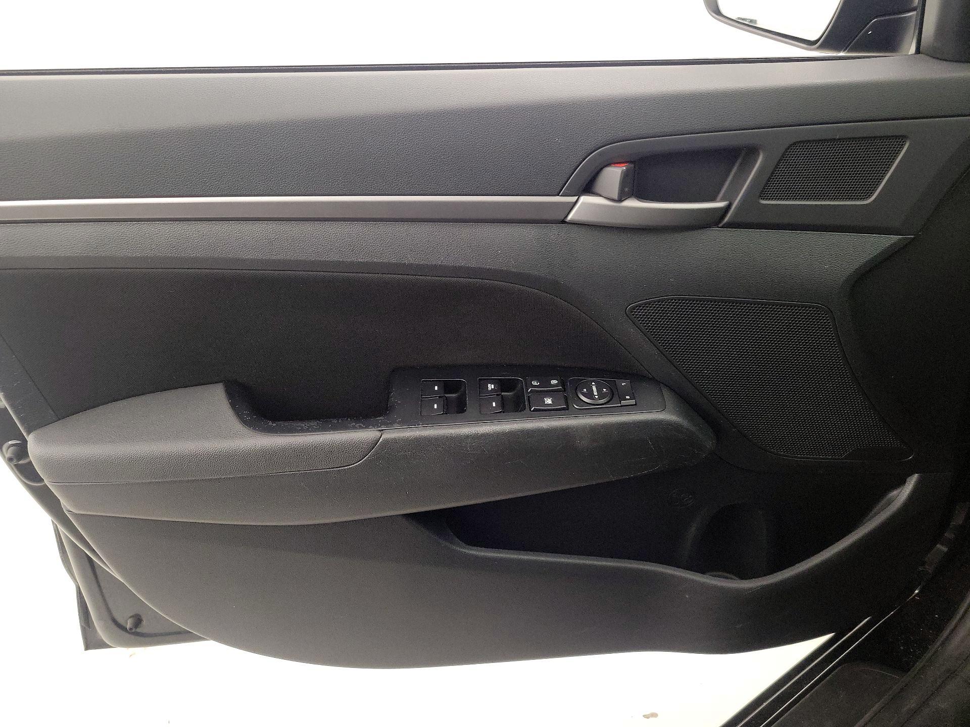 Thumbnail: 2018 Hyundai Elantra - 12