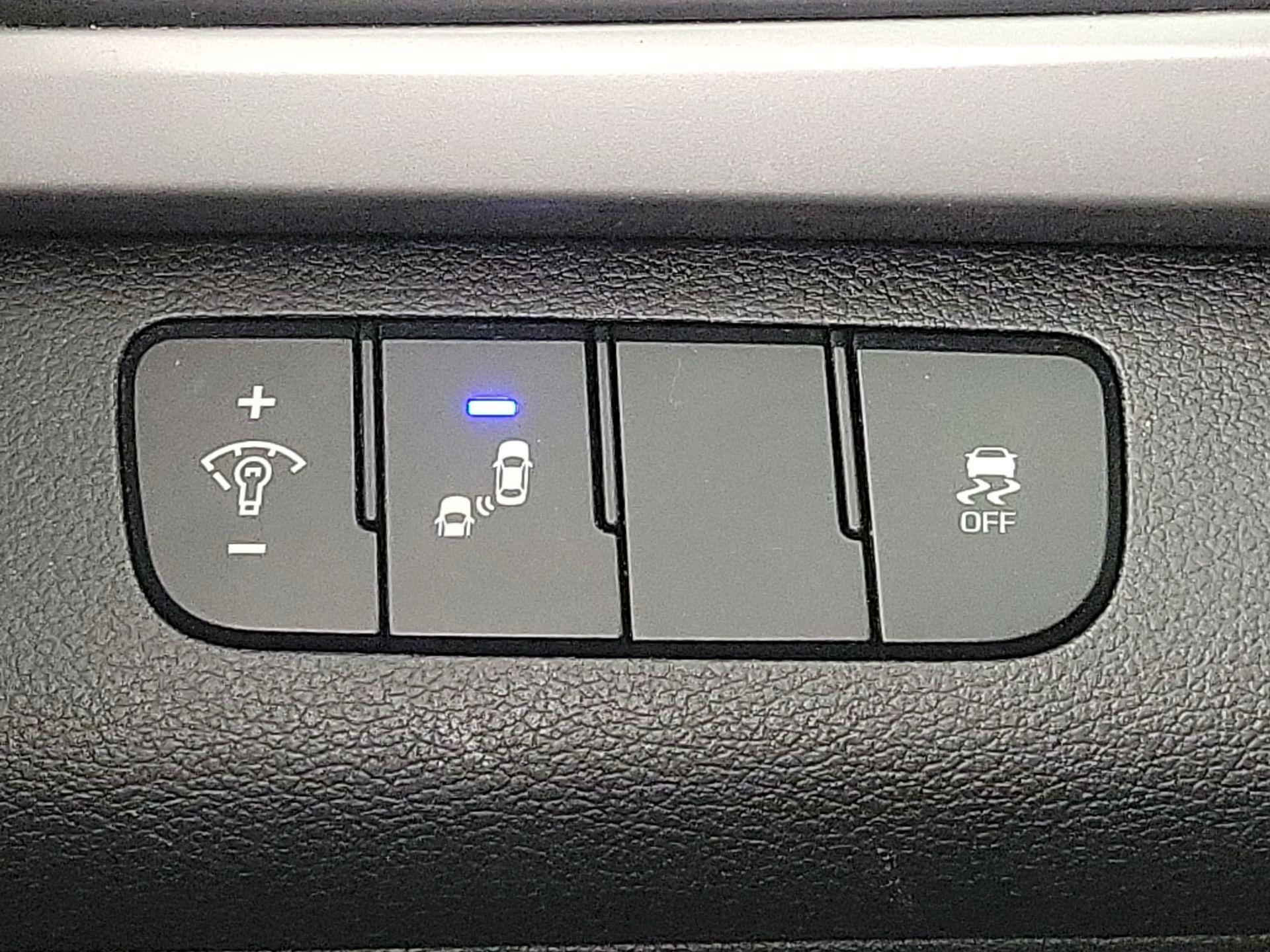 Thumbnail: 2018 Hyundai Elantra - 13