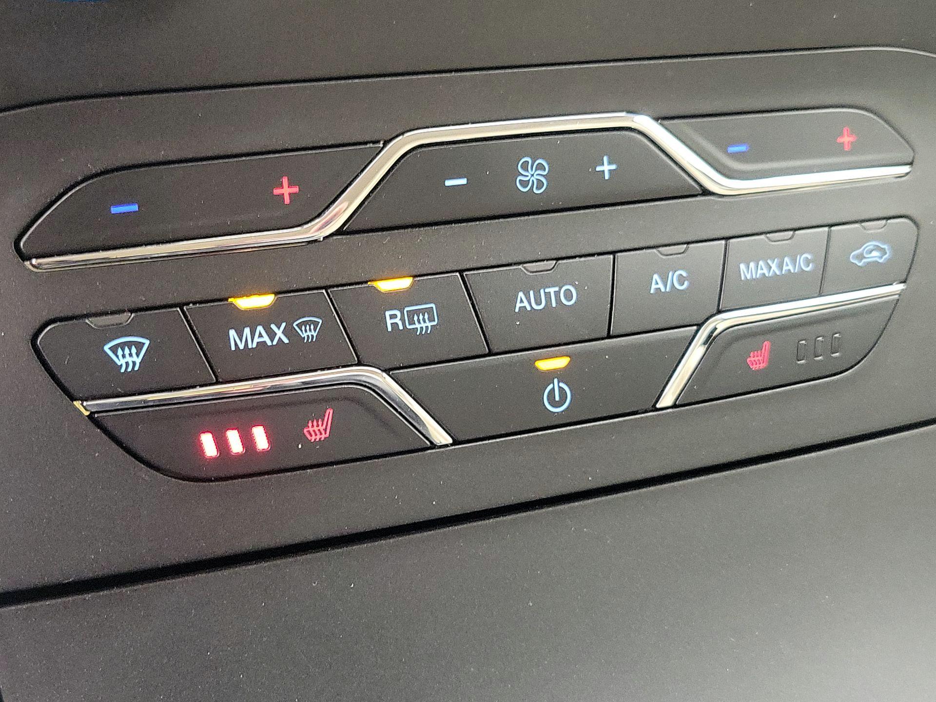 Thumbnail: 2017 Ford Edge - 17