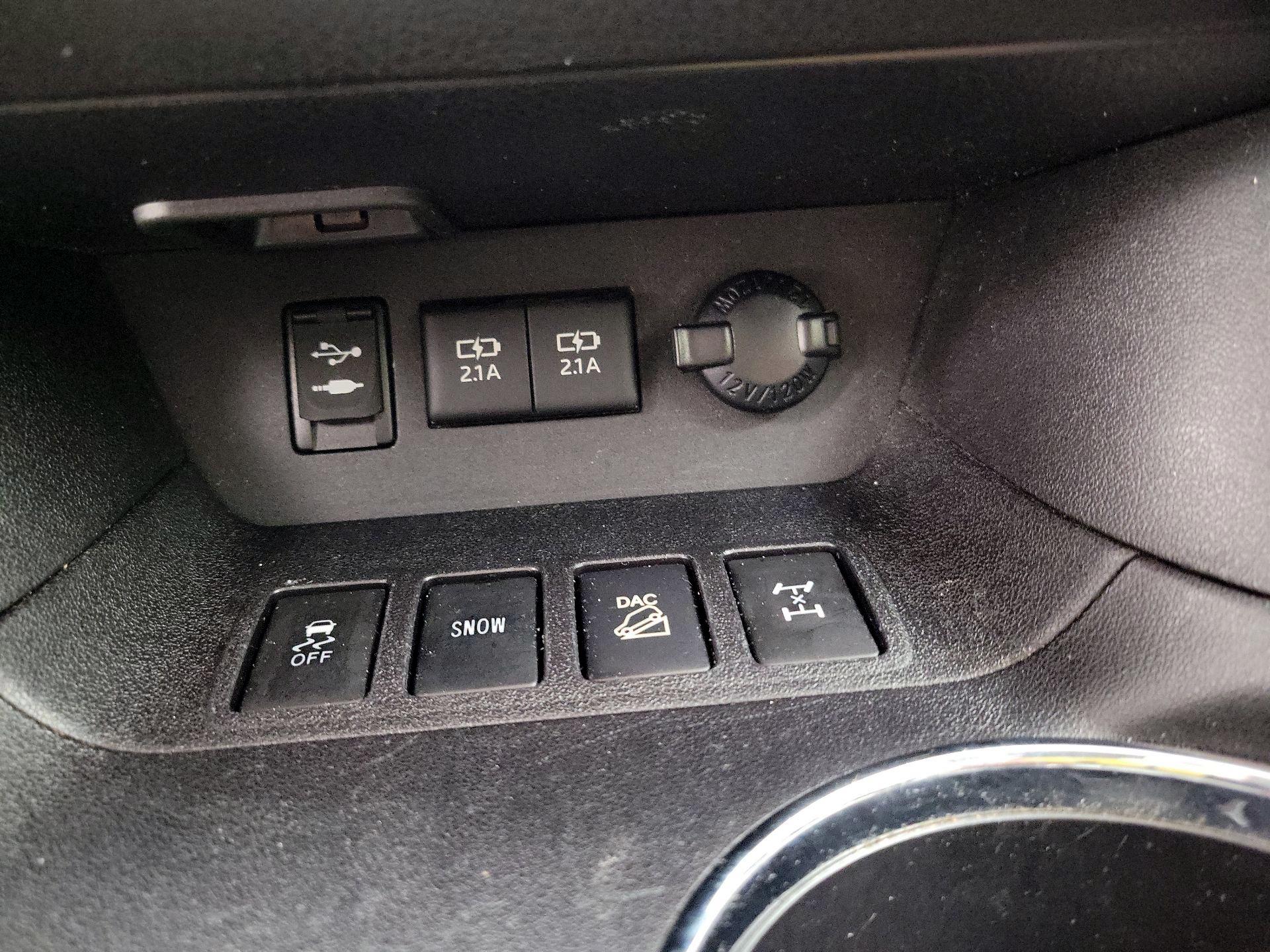 Thumbnail: 2018 Toyota Highlander - 18