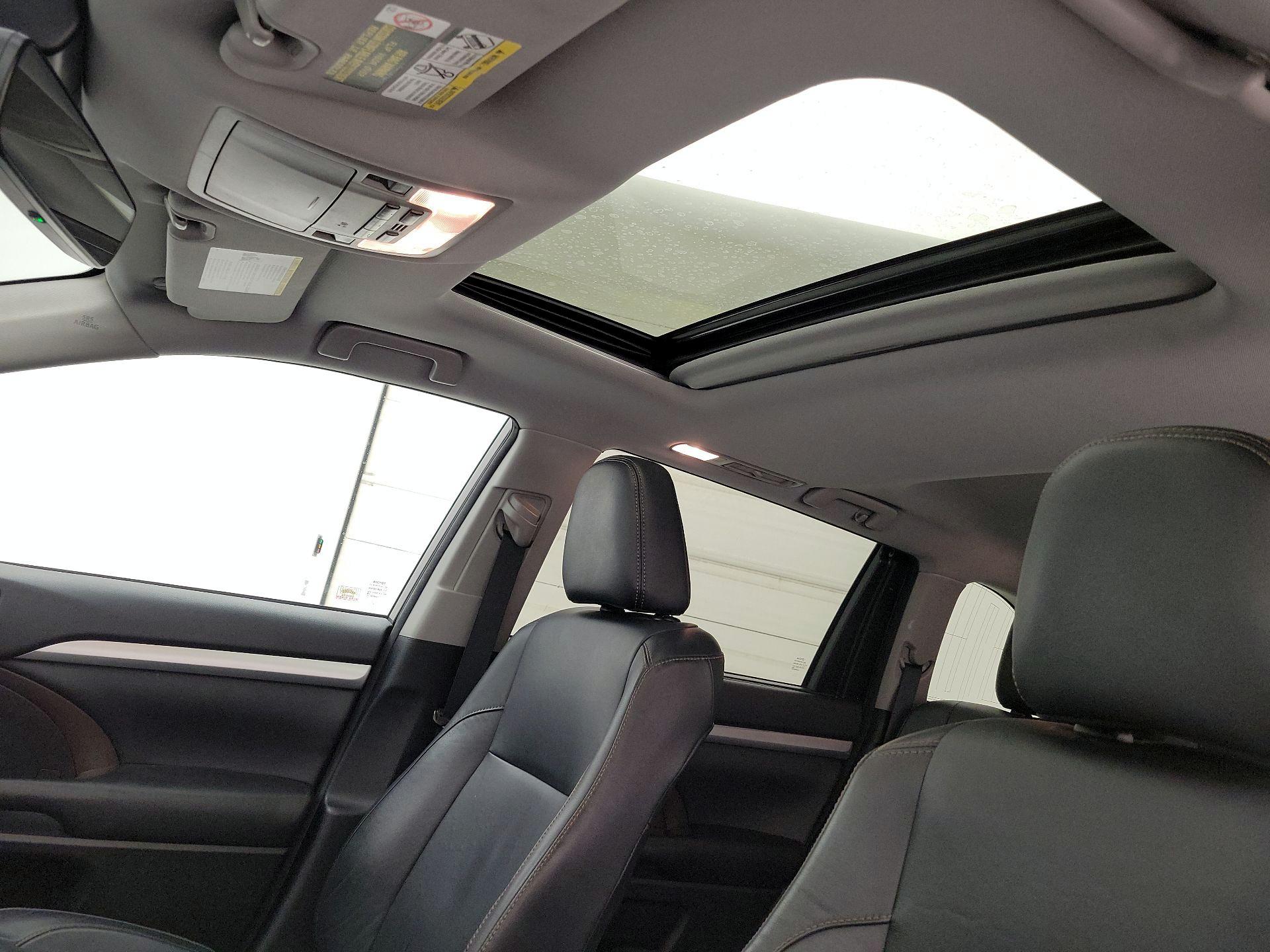 Thumbnail: 2018 Toyota Highlander - 19