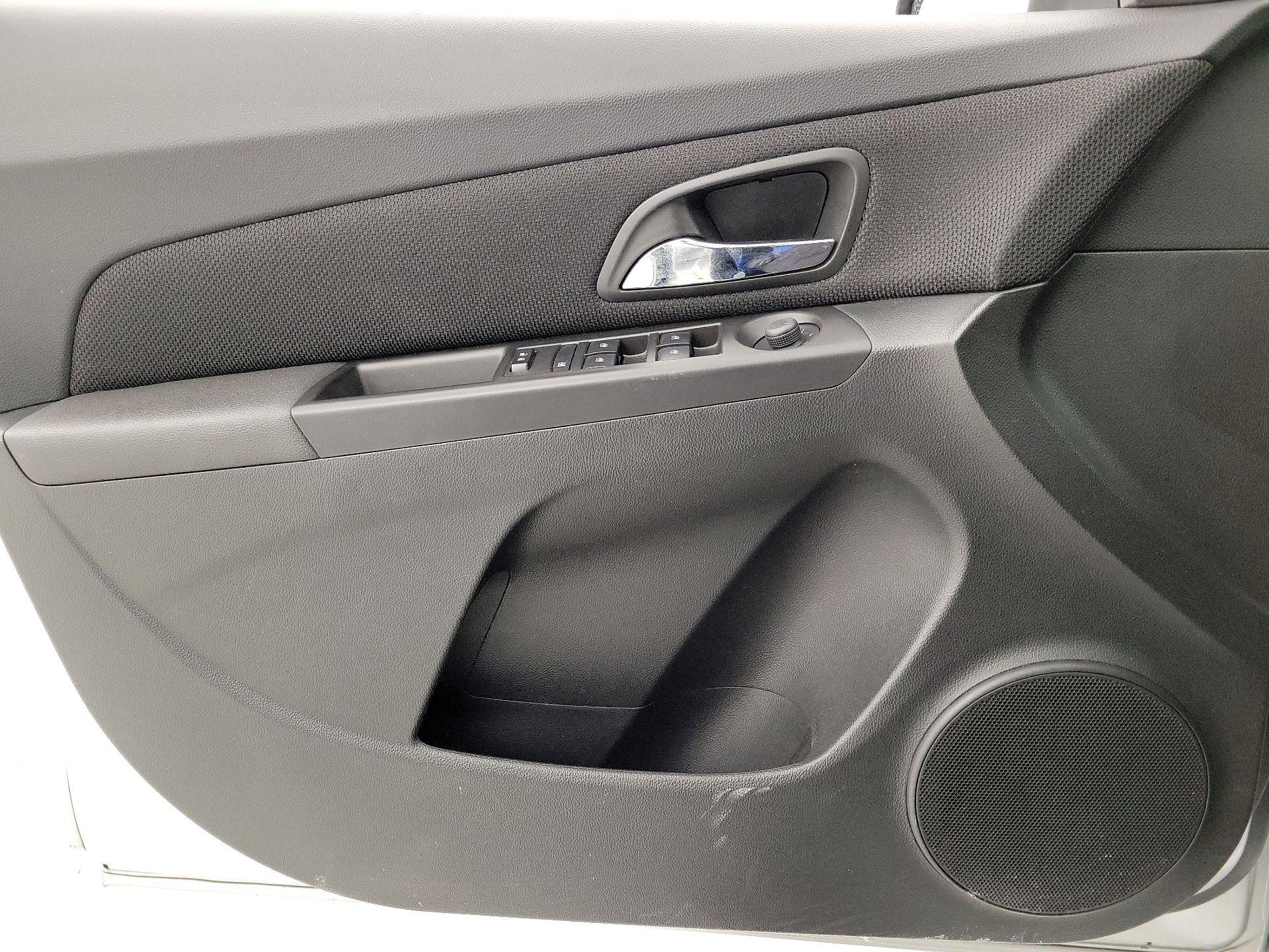 Thumbnail: 2016 Chevrolet Cruze - 12