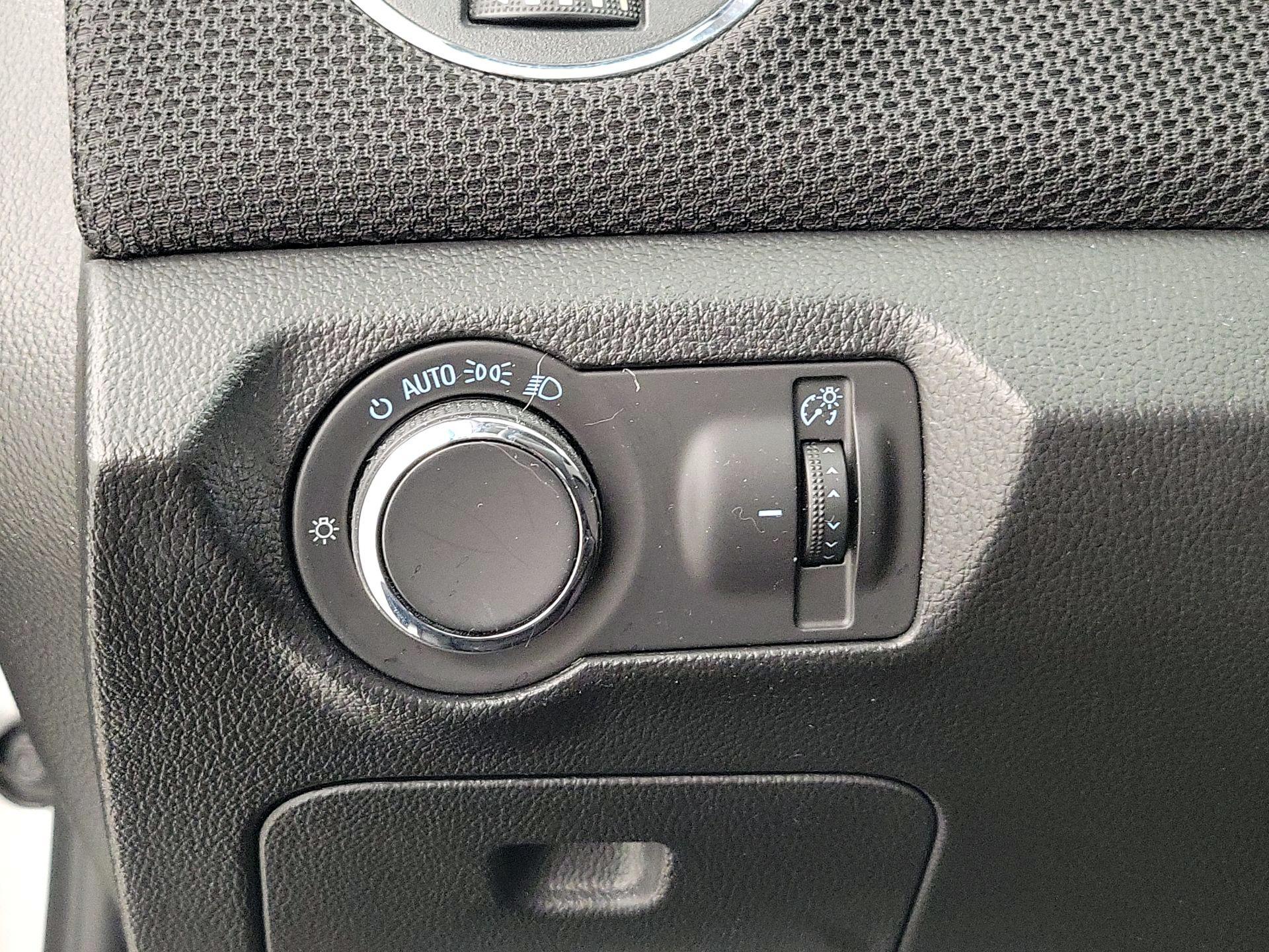 Thumbnail: 2016 Chevrolet Cruze - 13