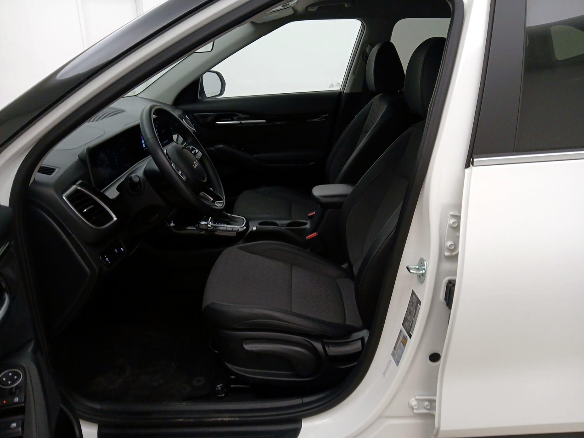 Thumbnail: 2024 Kia Seltos - 11