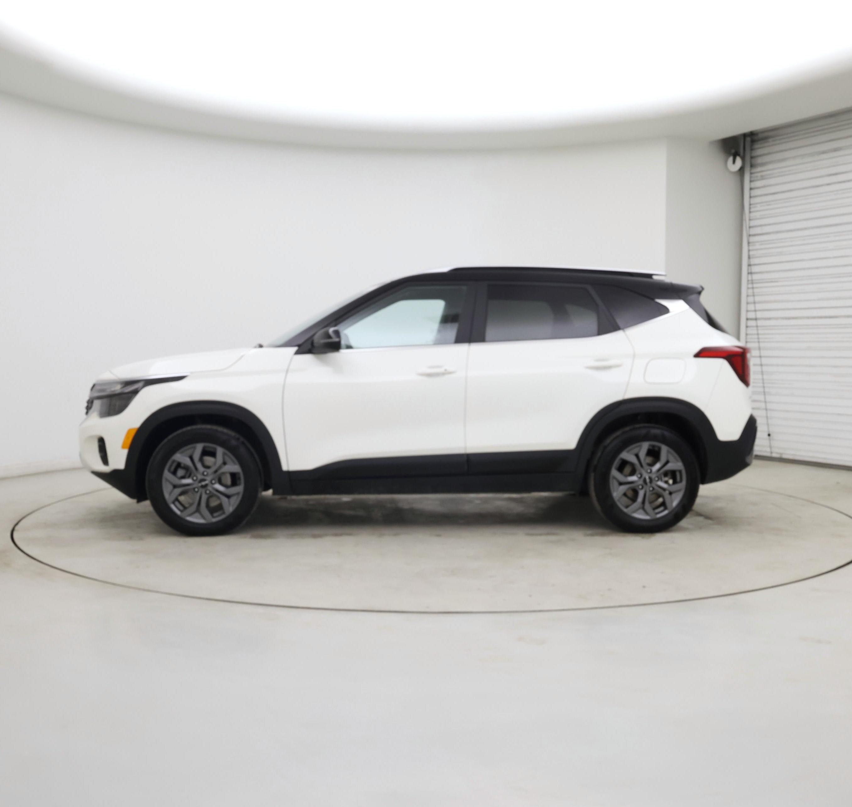 Thumbnail: 2024 Kia Seltos - 3