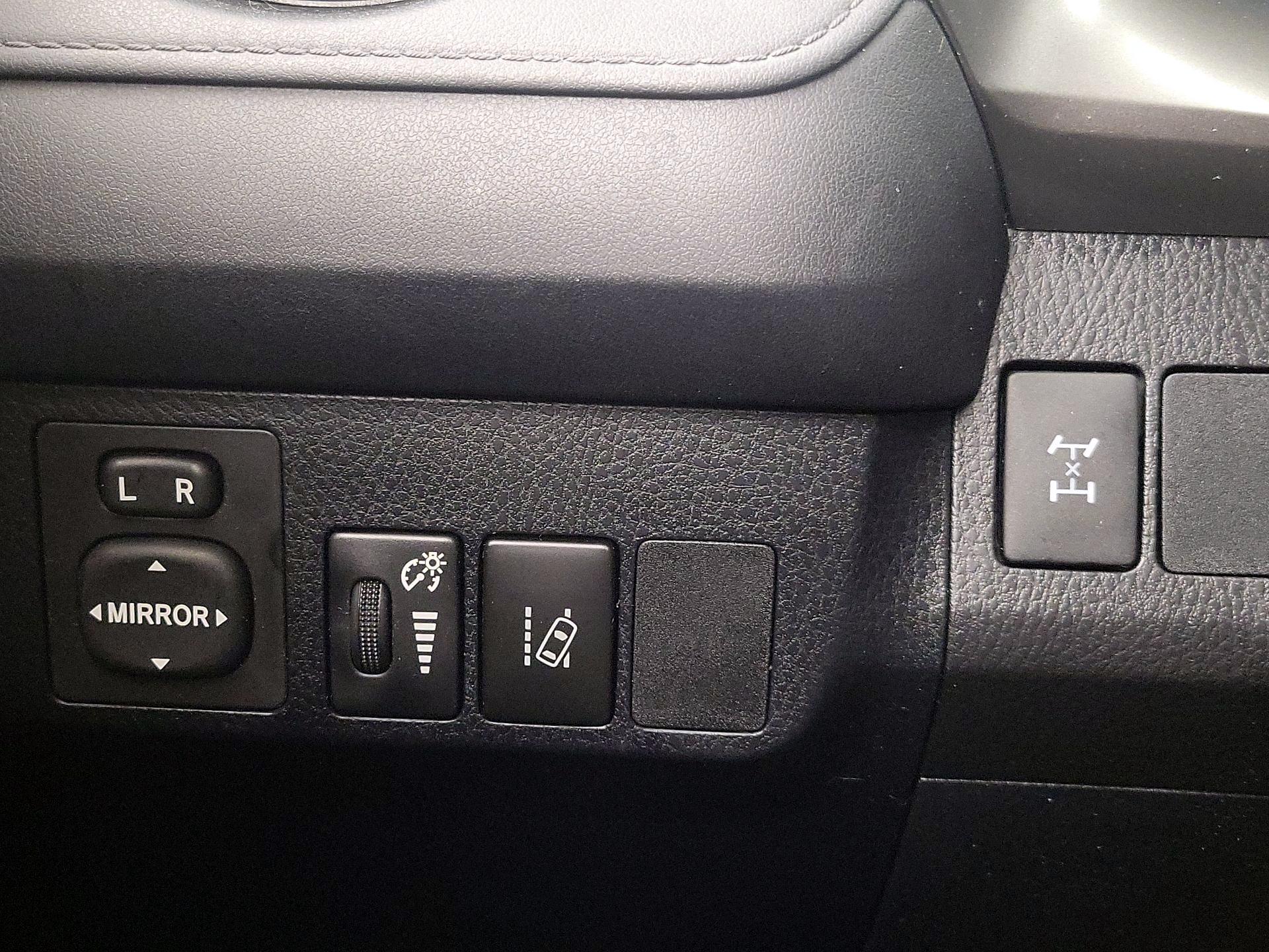 Thumbnail: 2018 Toyota RAV4 - 13