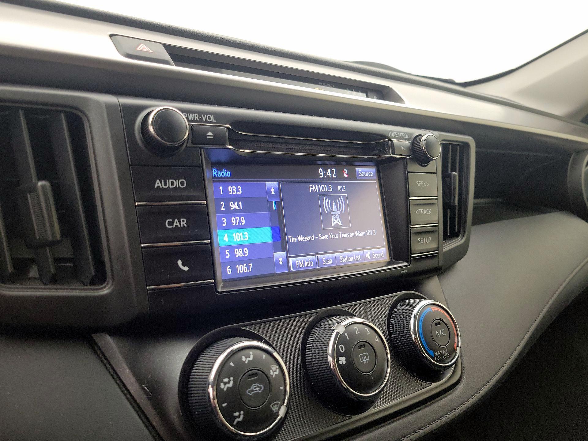 Thumbnail: 2018 Toyota RAV4 - 15