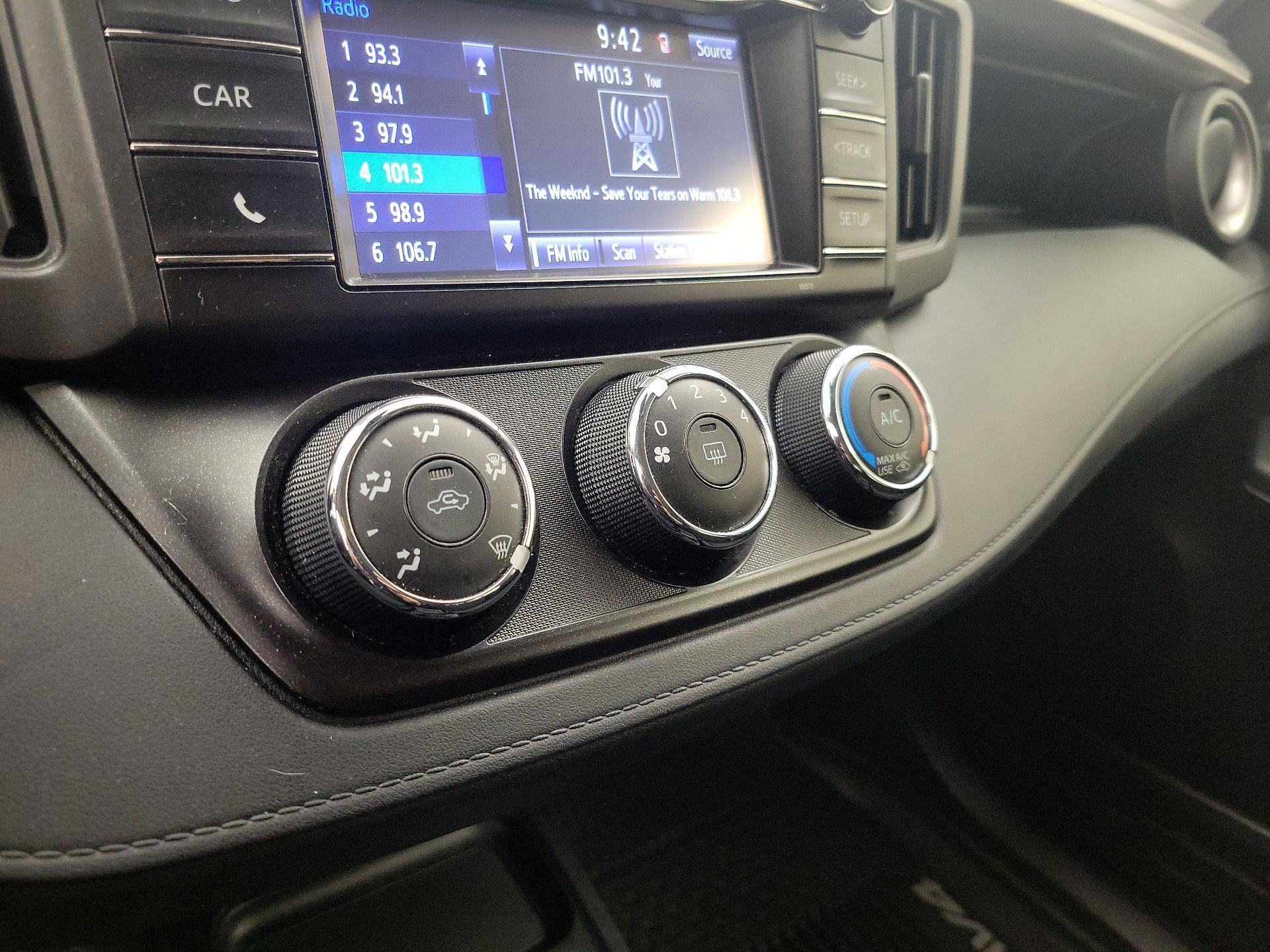 Thumbnail: 2018 Toyota RAV4 - 16