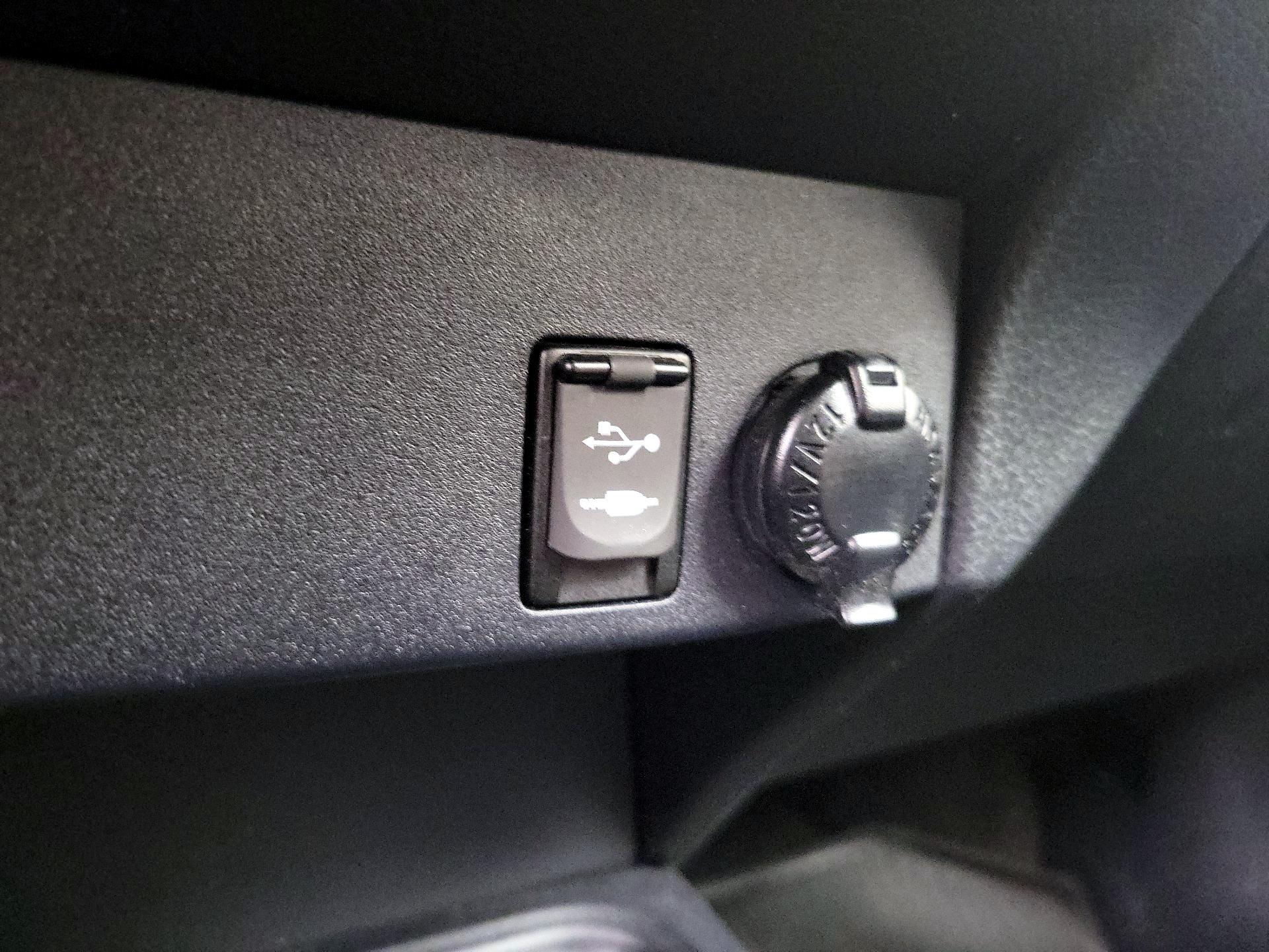 Thumbnail: 2018 Toyota RAV4 - 18