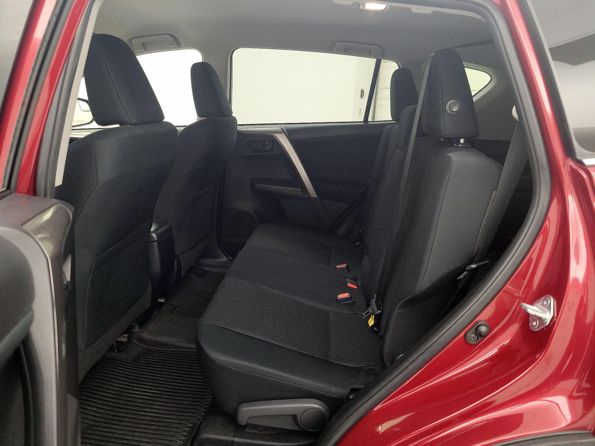 Thumbnail: 2018 Toyota RAV4 - 19