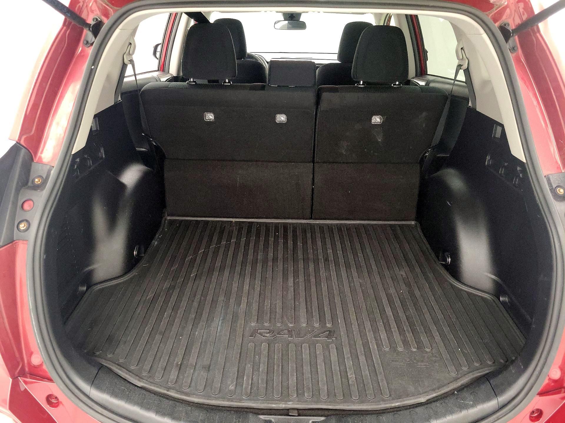 Thumbnail: 2018 Toyota RAV4 - 20