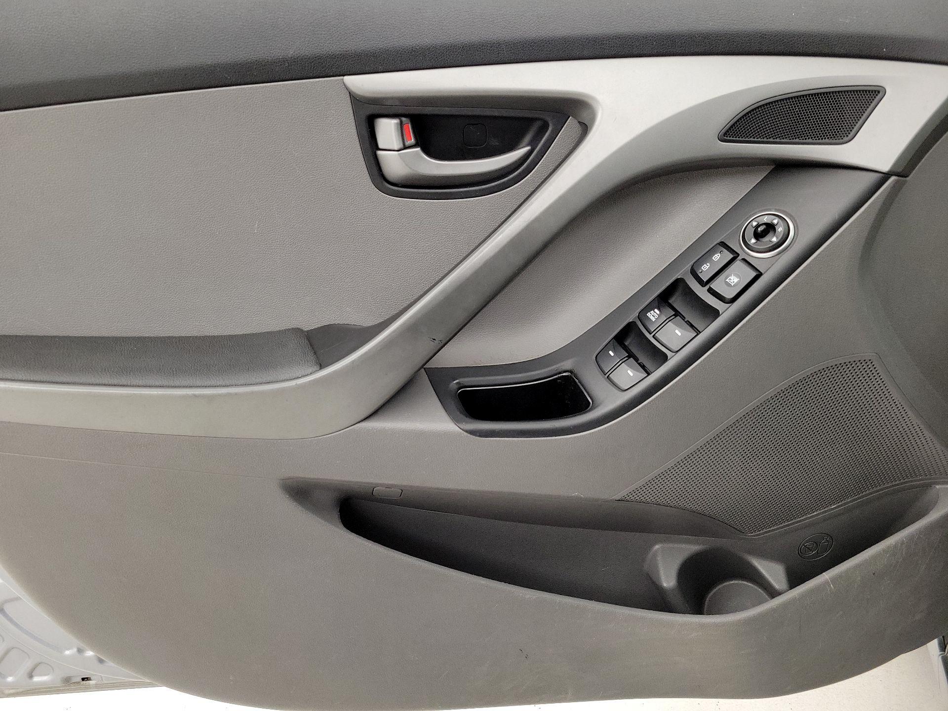 Thumbnail: 2016 Hyundai Elantra - 12