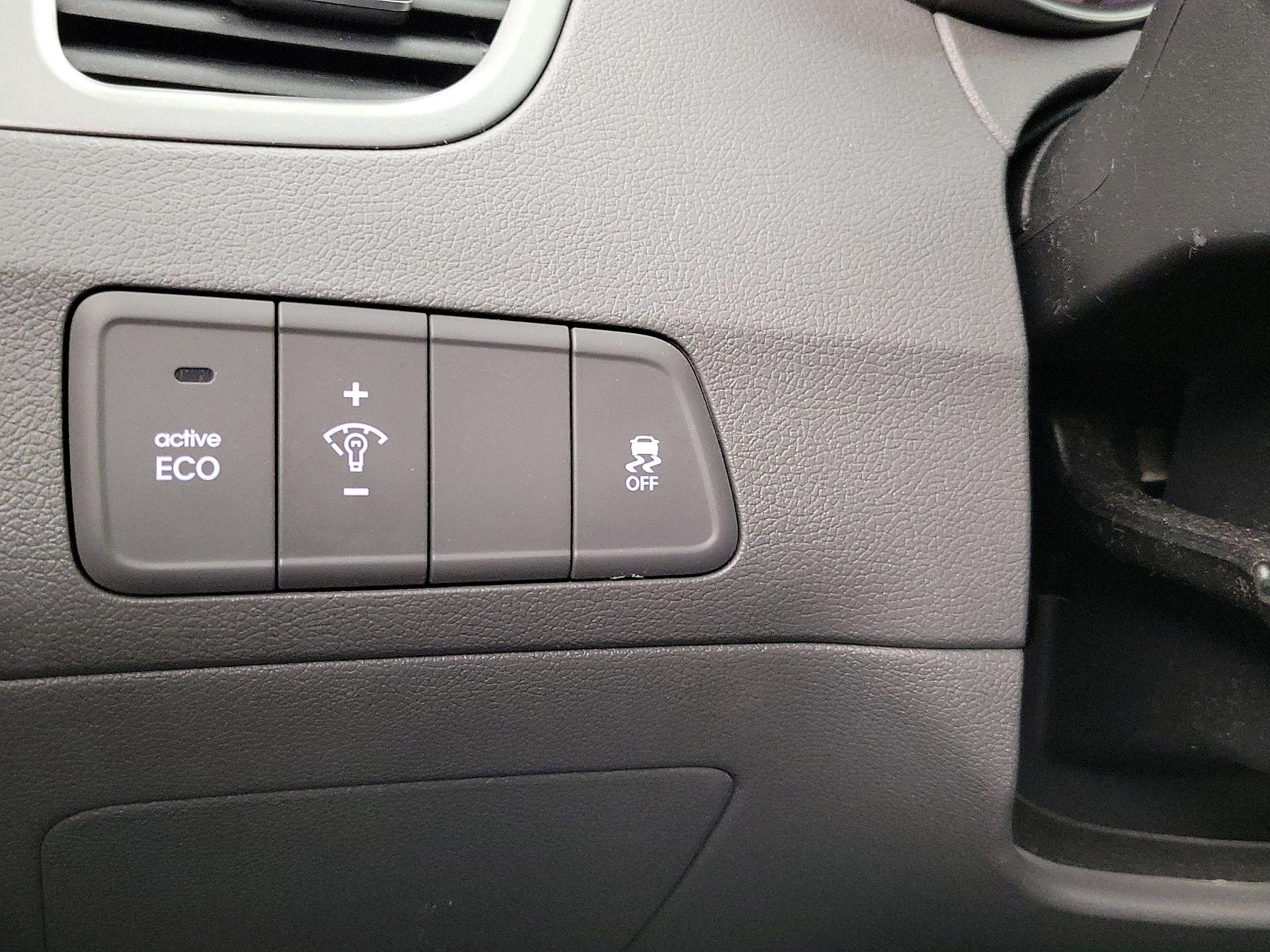 Thumbnail: 2016 Hyundai Elantra - 13