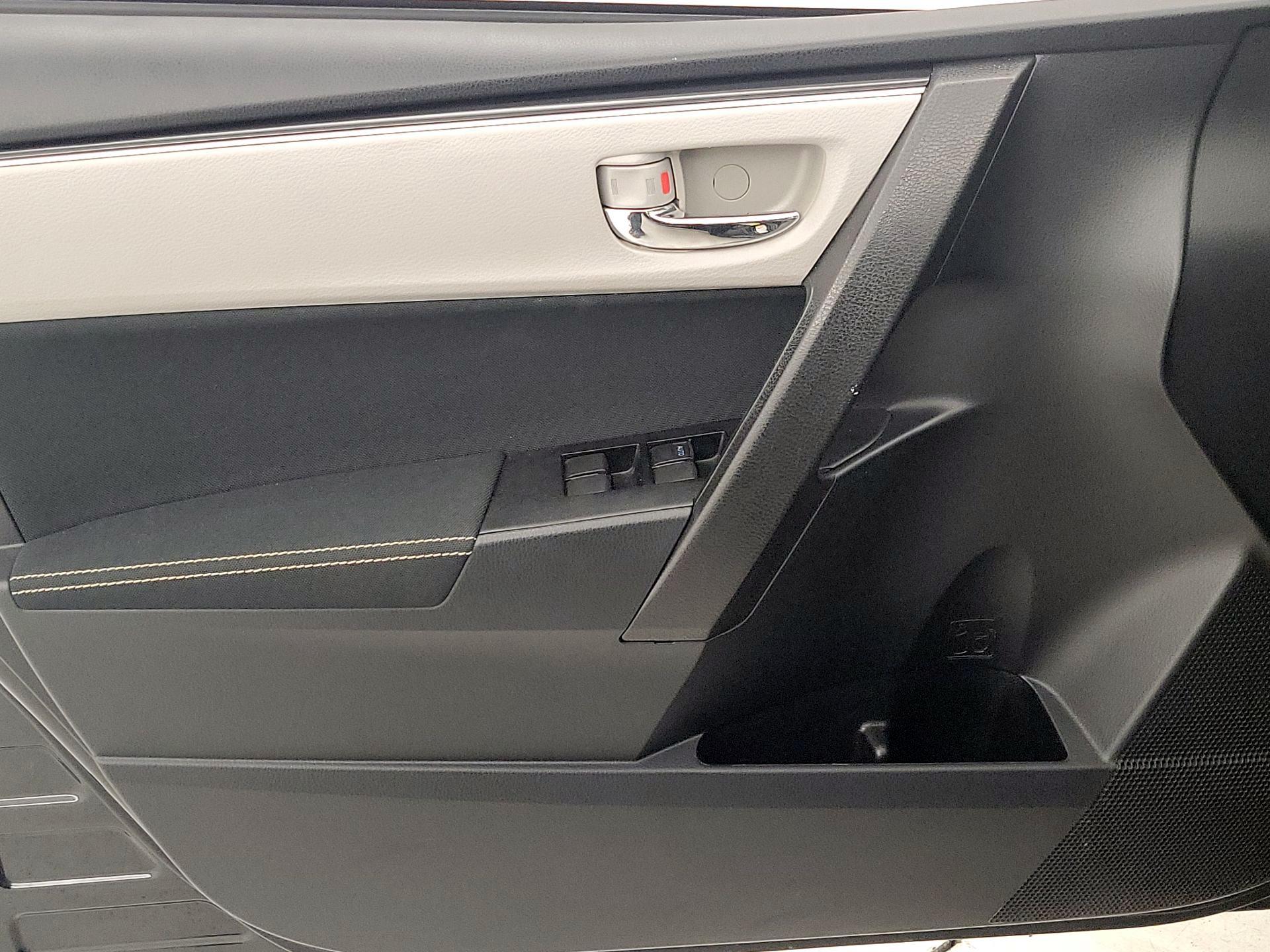 Thumbnail: 2017 Toyota Corolla - 12