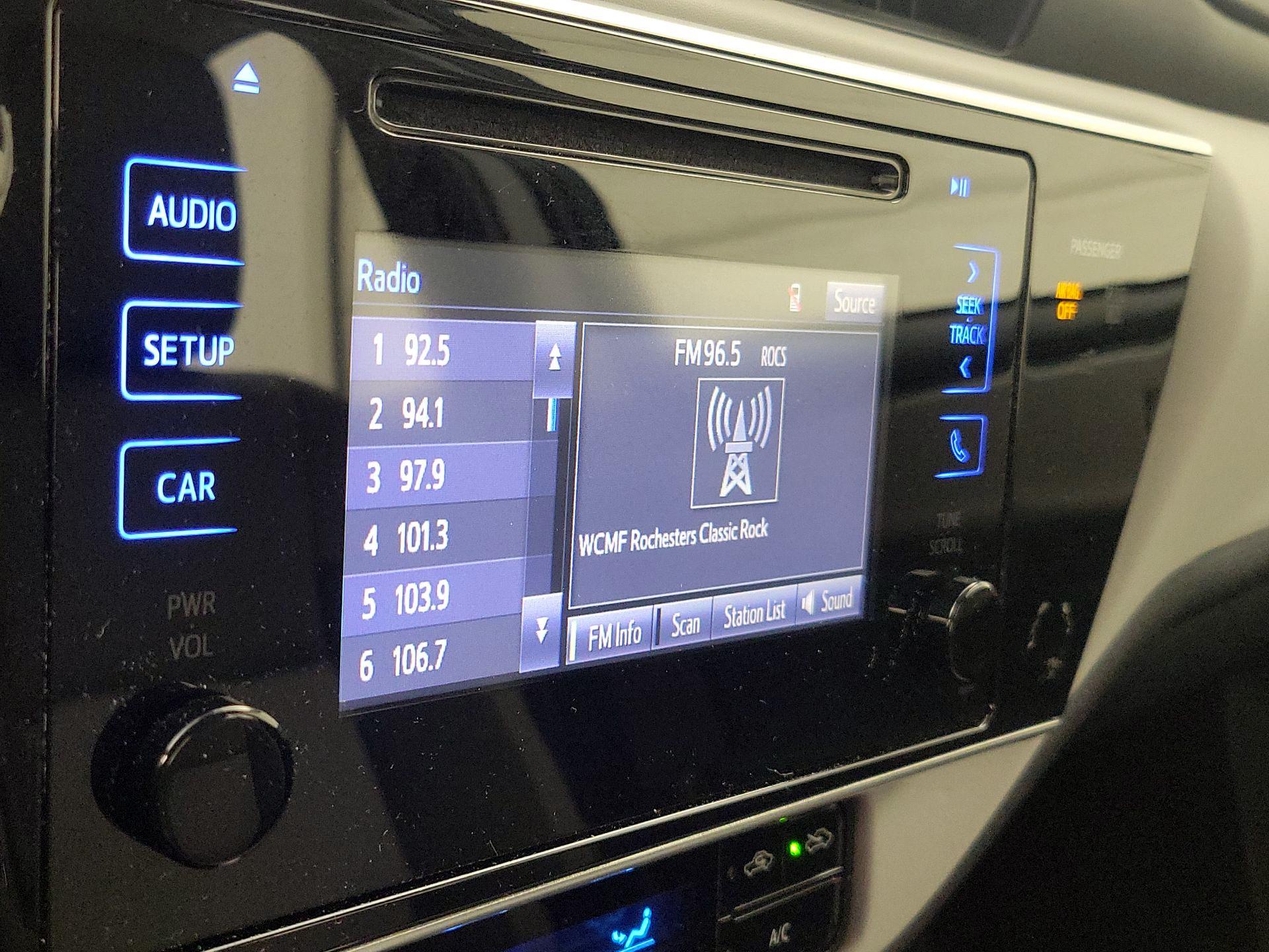 Thumbnail: 2017 Toyota Corolla - 15