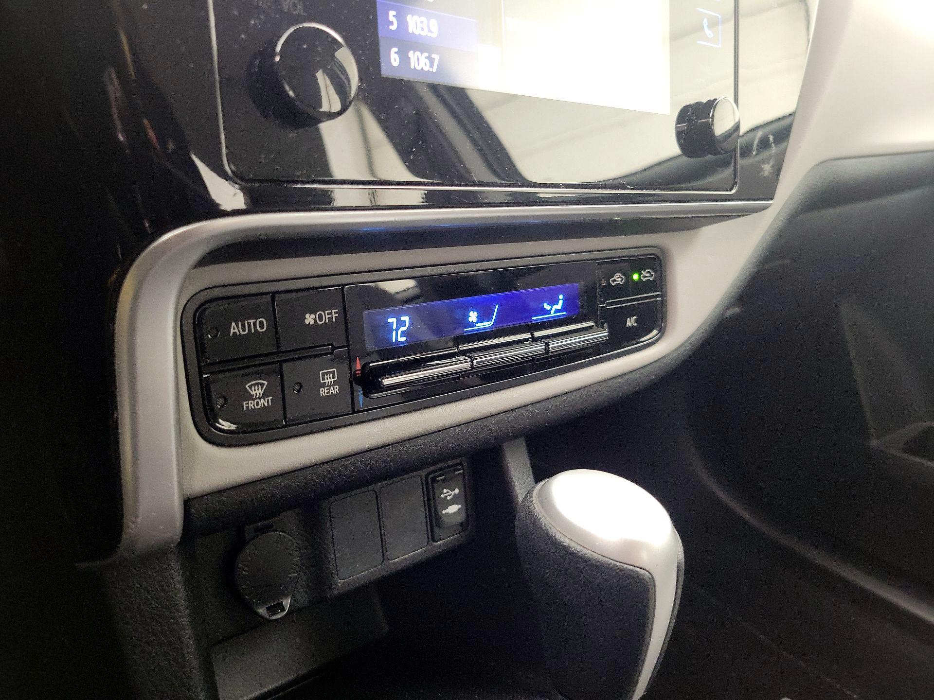 Thumbnail: 2017 Toyota Corolla - 16