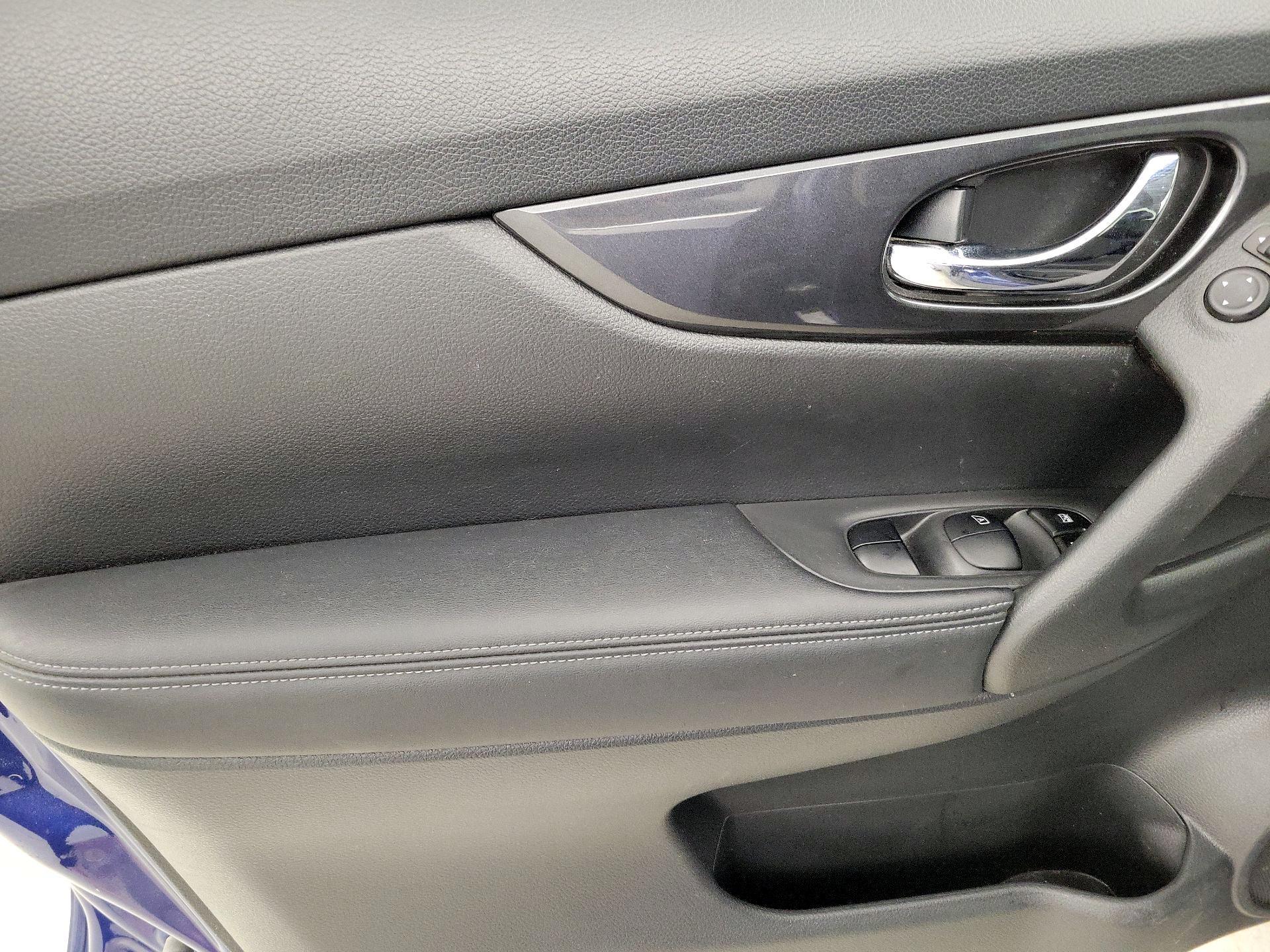 Thumbnail: 2018 Nissan Rogue - 12