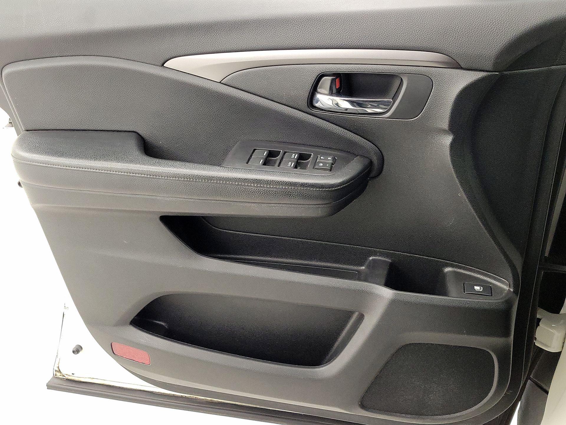 Thumbnail: 2019 Honda Pilot - 12