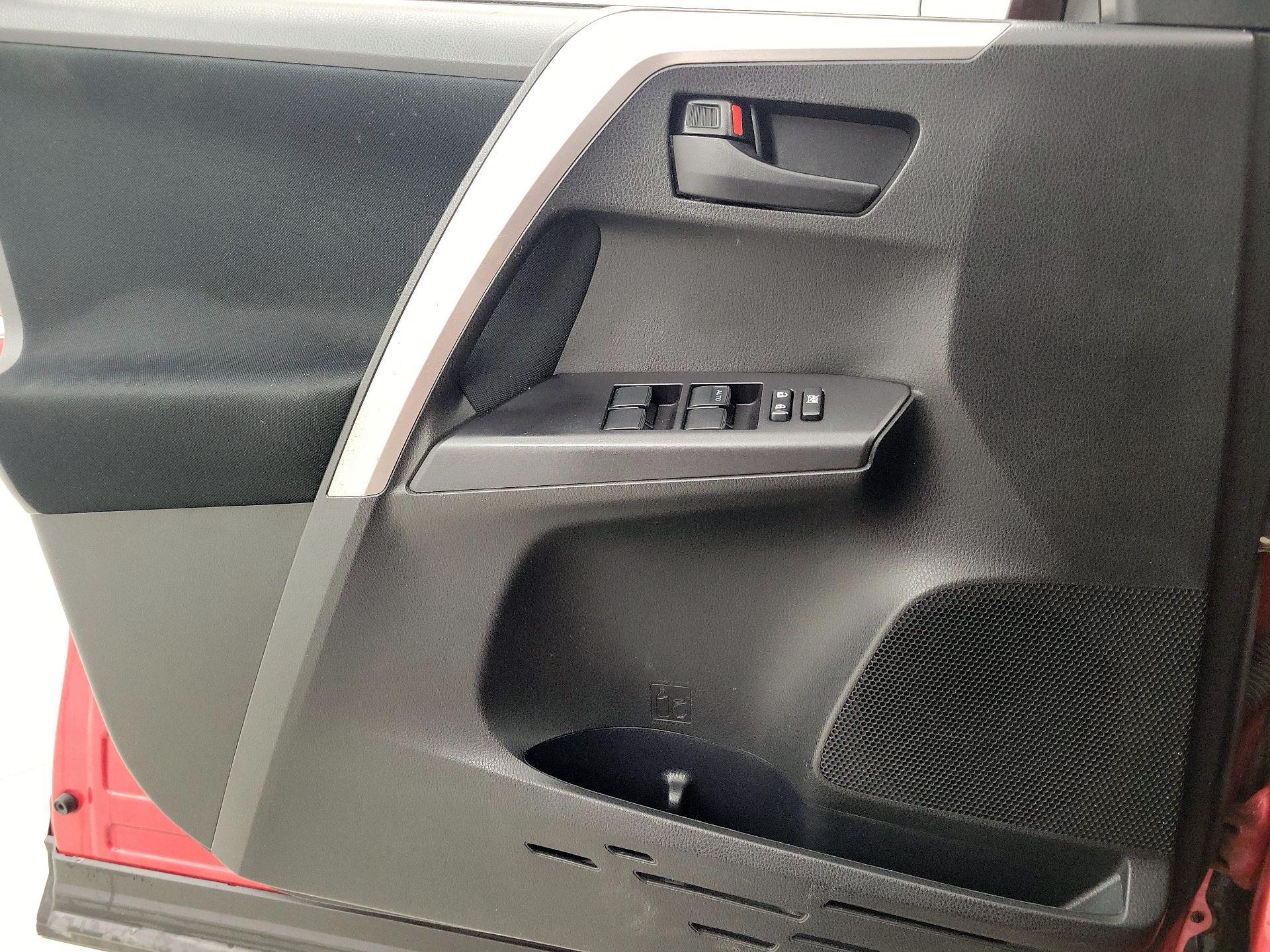 Thumbnail: 2017 Toyota RAV4 - 12