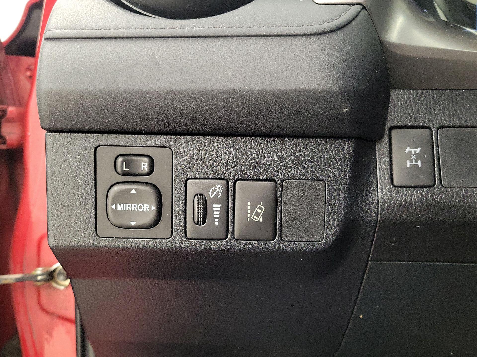 Thumbnail: 2017 Toyota RAV4 - 13